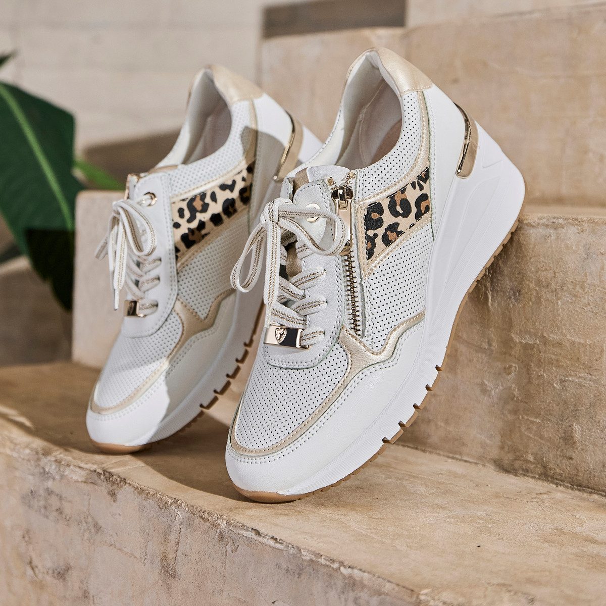 Marco Tozzi Sneakers met sleehak , vrijetijdsschoen, lage schoen veterschoen met buitenrits