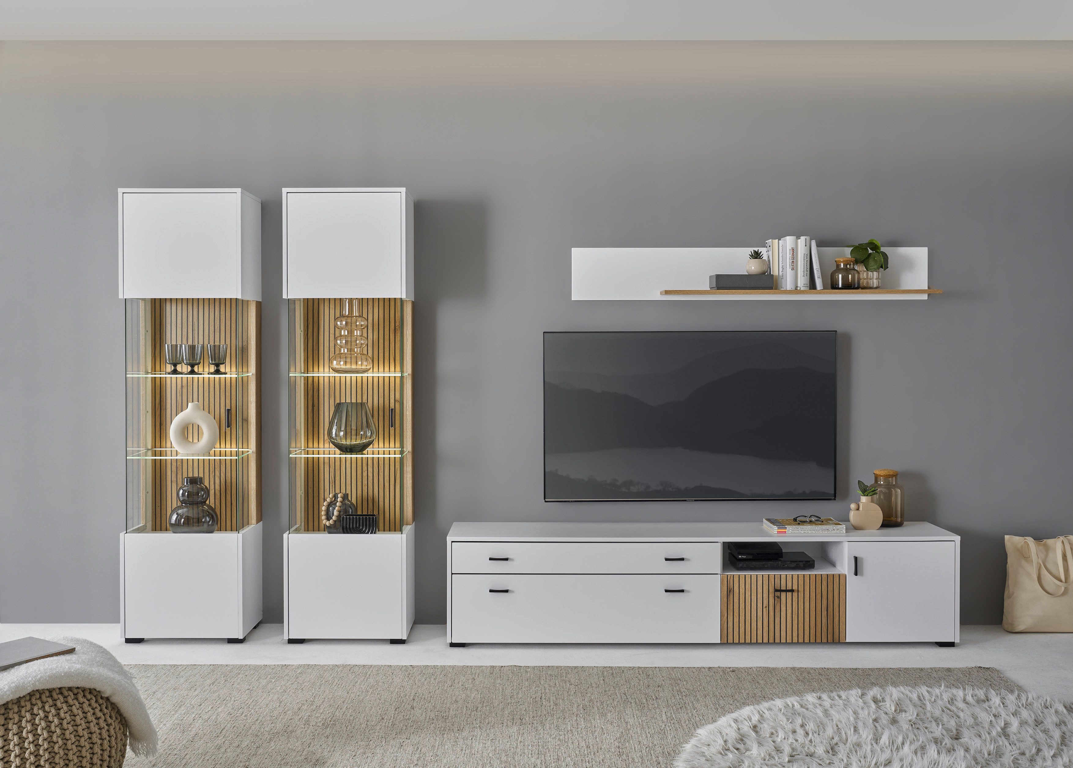 INOSIGN Wandmeubel Hudson met moderne groevenlook, handgrepen van metaal (zwart), breedte 316 cm (set, 4-delig) tv-wandmeubels wit