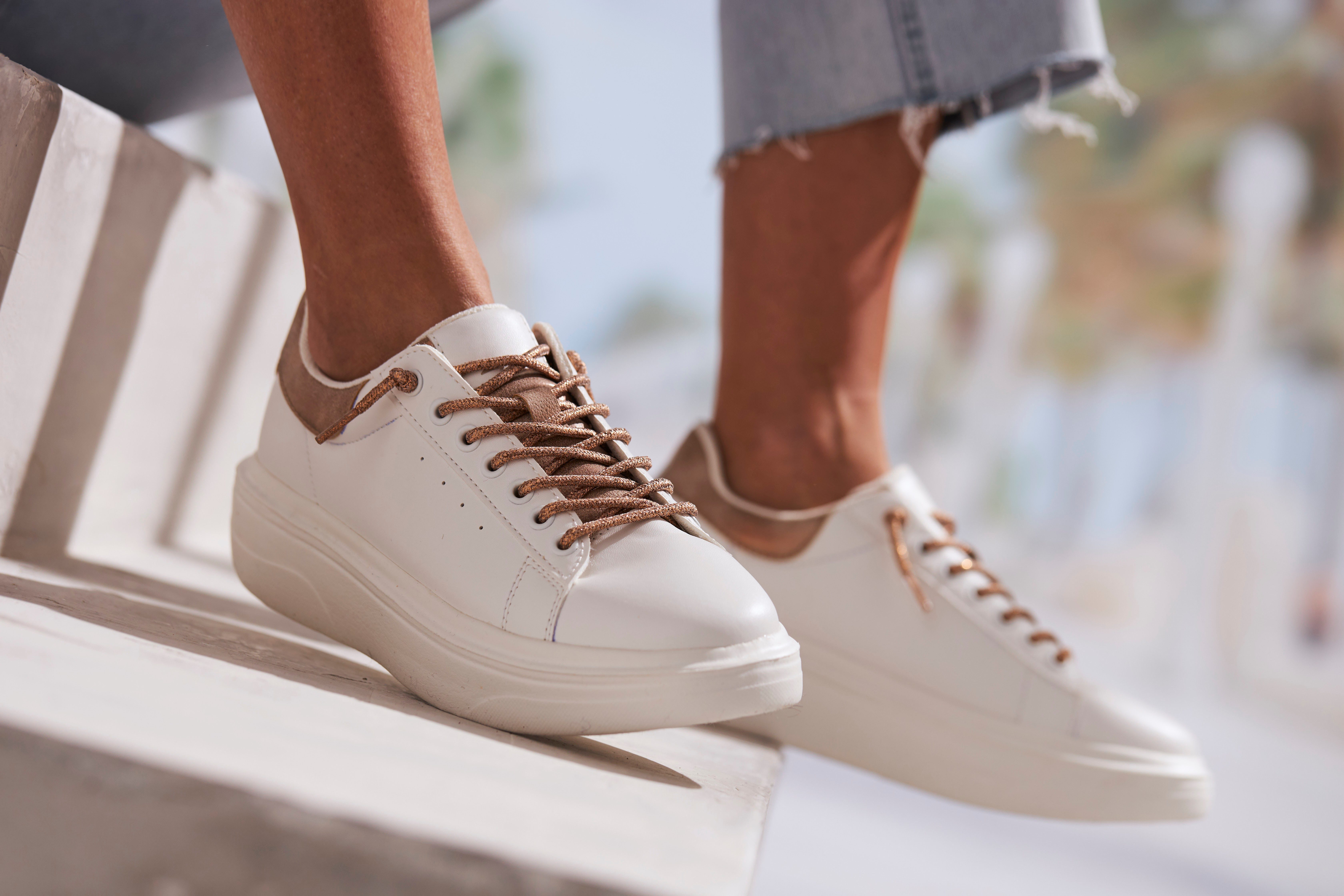 Lascana Sneakers Slip-on sneakers Slip-On sneaker met metallic details, vrijetijdsschoenen VEGAN