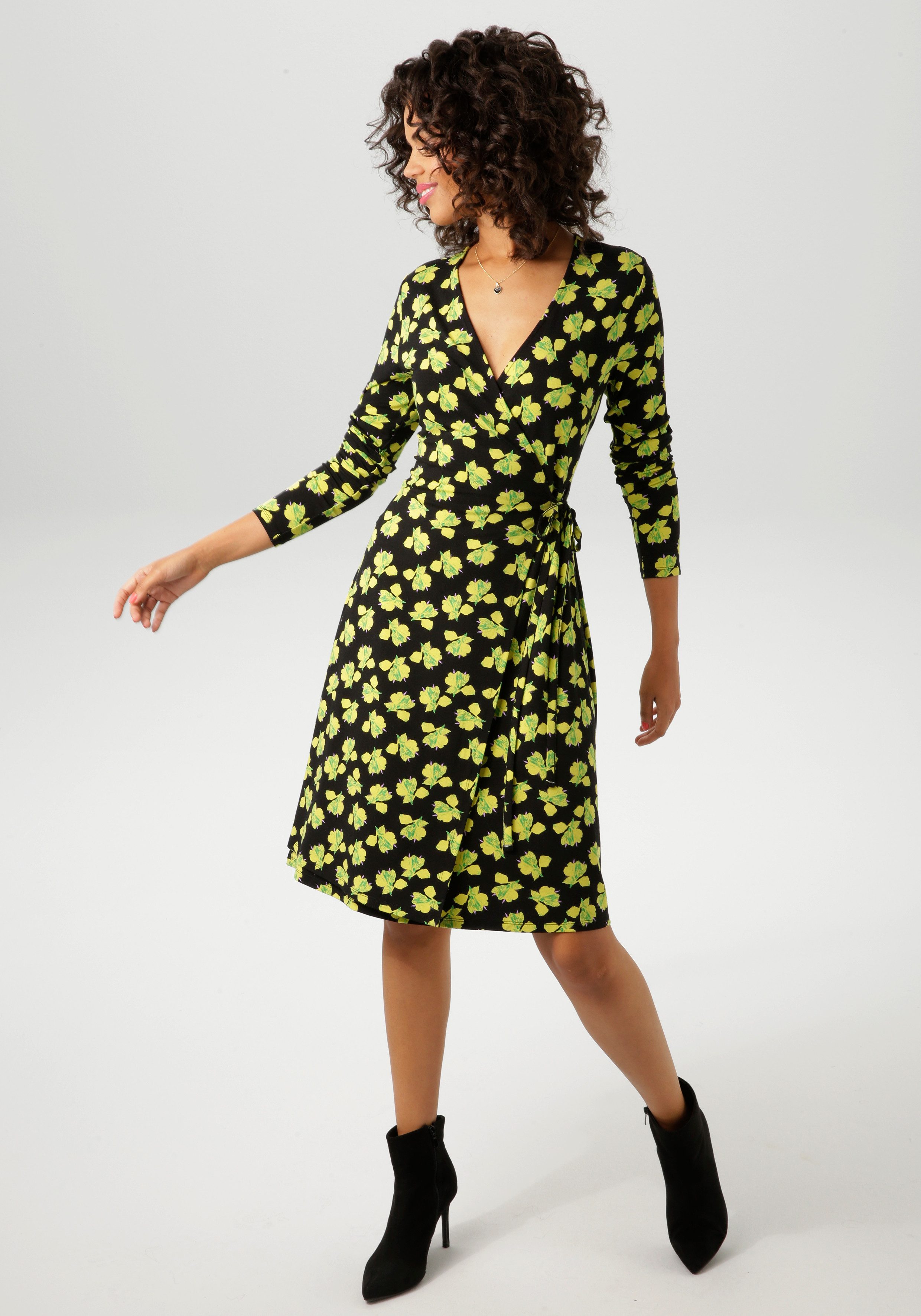 Aniston CASUAL Wikkeljurk met kunstzinnige bloemen bedrukt - nieuwe collectie
