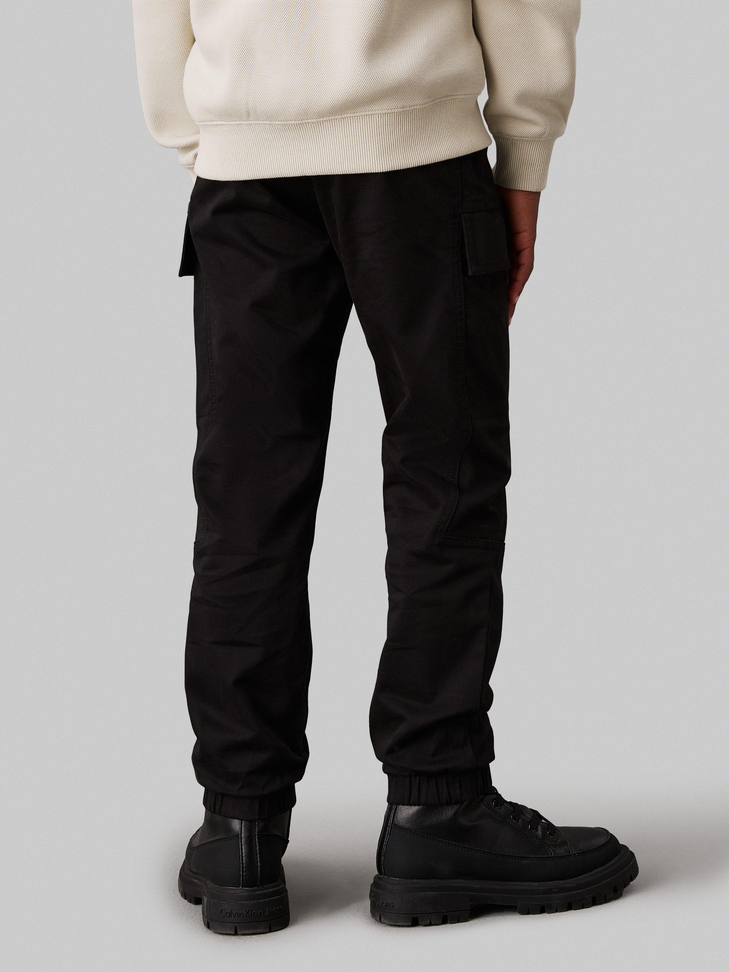 Calvin Klein Sweatbroek ESSENTIAL WOVEN CARGO PANTS voor kinderen tot 16 jaar met logo-print