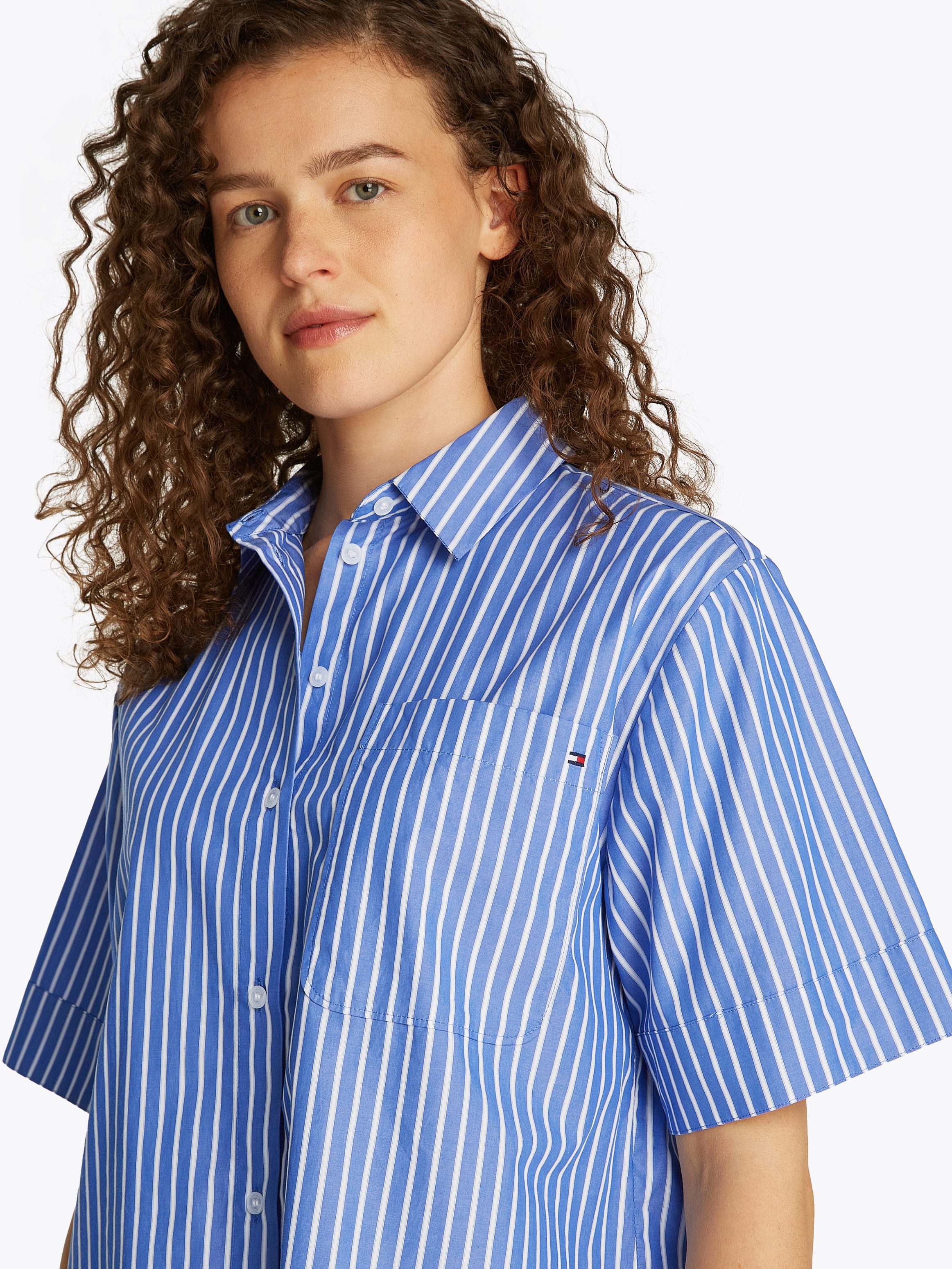 Tommy Hilfiger Shirt met korte mouwen POPLIN BOXY SHORT S/S SHIRT met borstzak, logo-borduursel