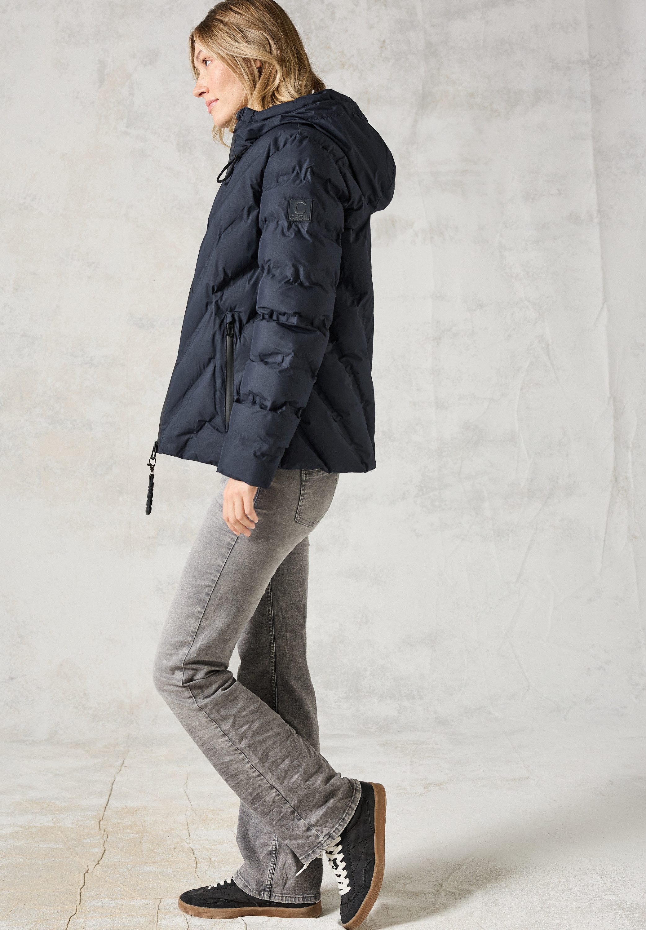 Cecil Outdoorjack met capuchon en gelaste naden