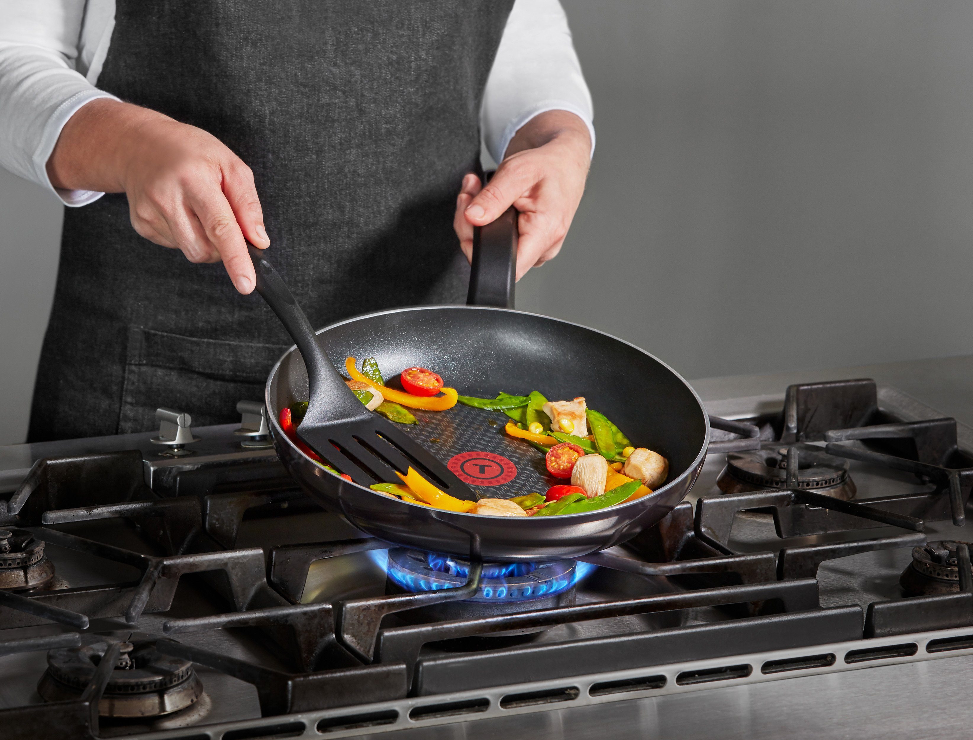 Tefal Koekenpan Resist, veilige titanium anti-aanbaklaag Thermo-signaal bij ideale baktemperatuur, niet inductiegeschikt