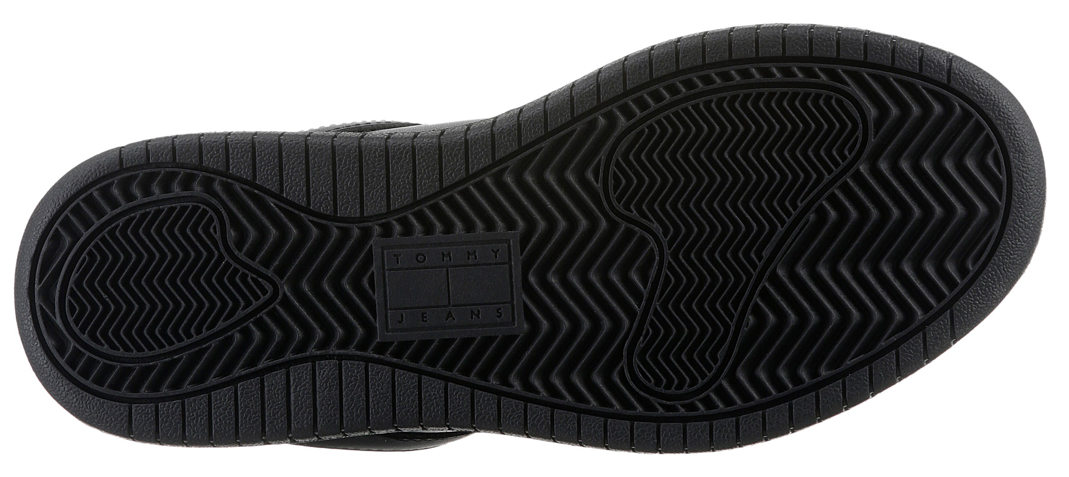 TOMMY JEANS Plateausneakers TJW RETRO BASKET FLATFORM ESS met logo-tekst in de zool, vrijetijdsschoen, lage schoen, veterschoen