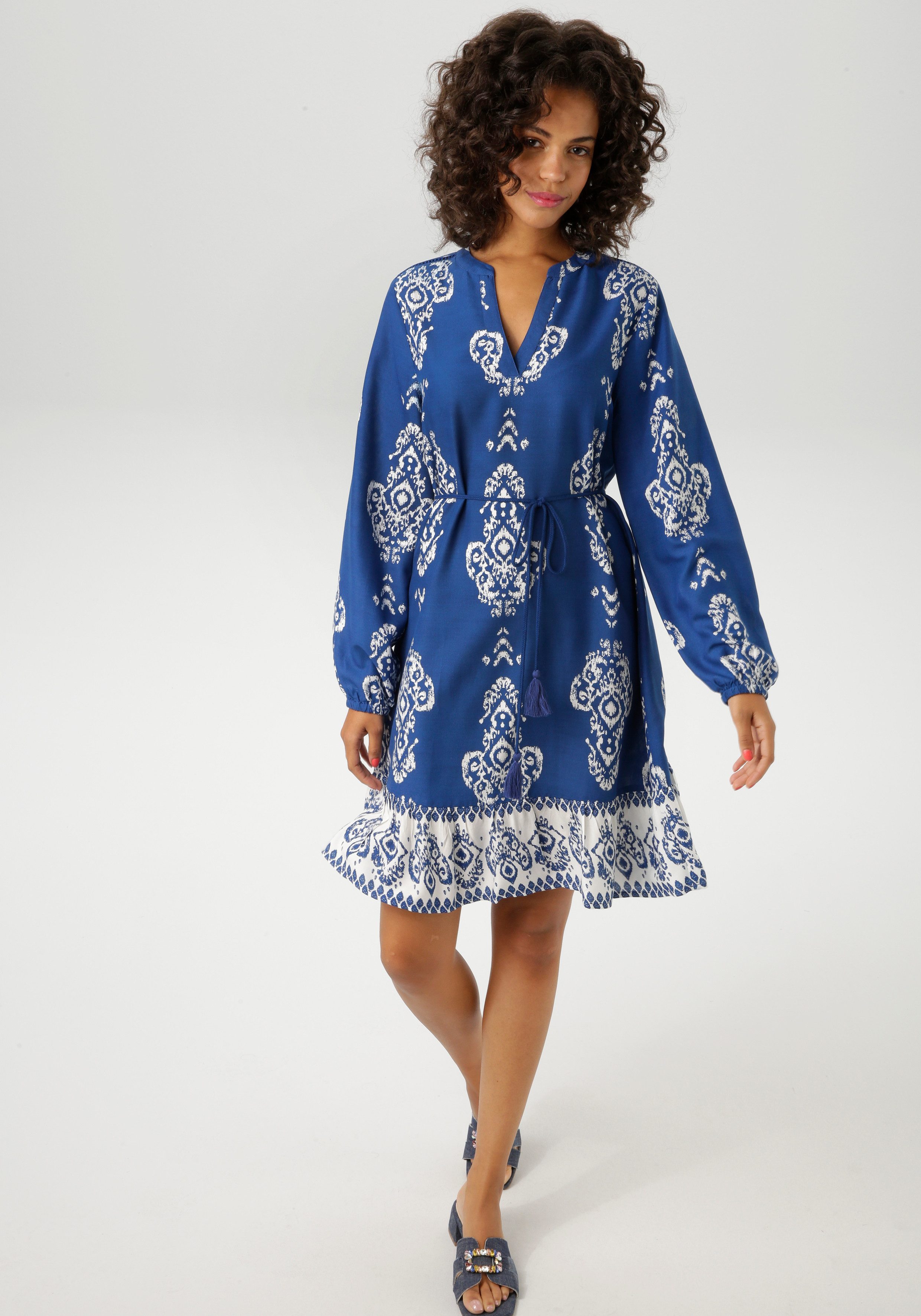 Aniston CASUAL Tuniekjurk met ornamentprint en omgekeerd volant nieuwe collectie (Met afneembare koordbindband)