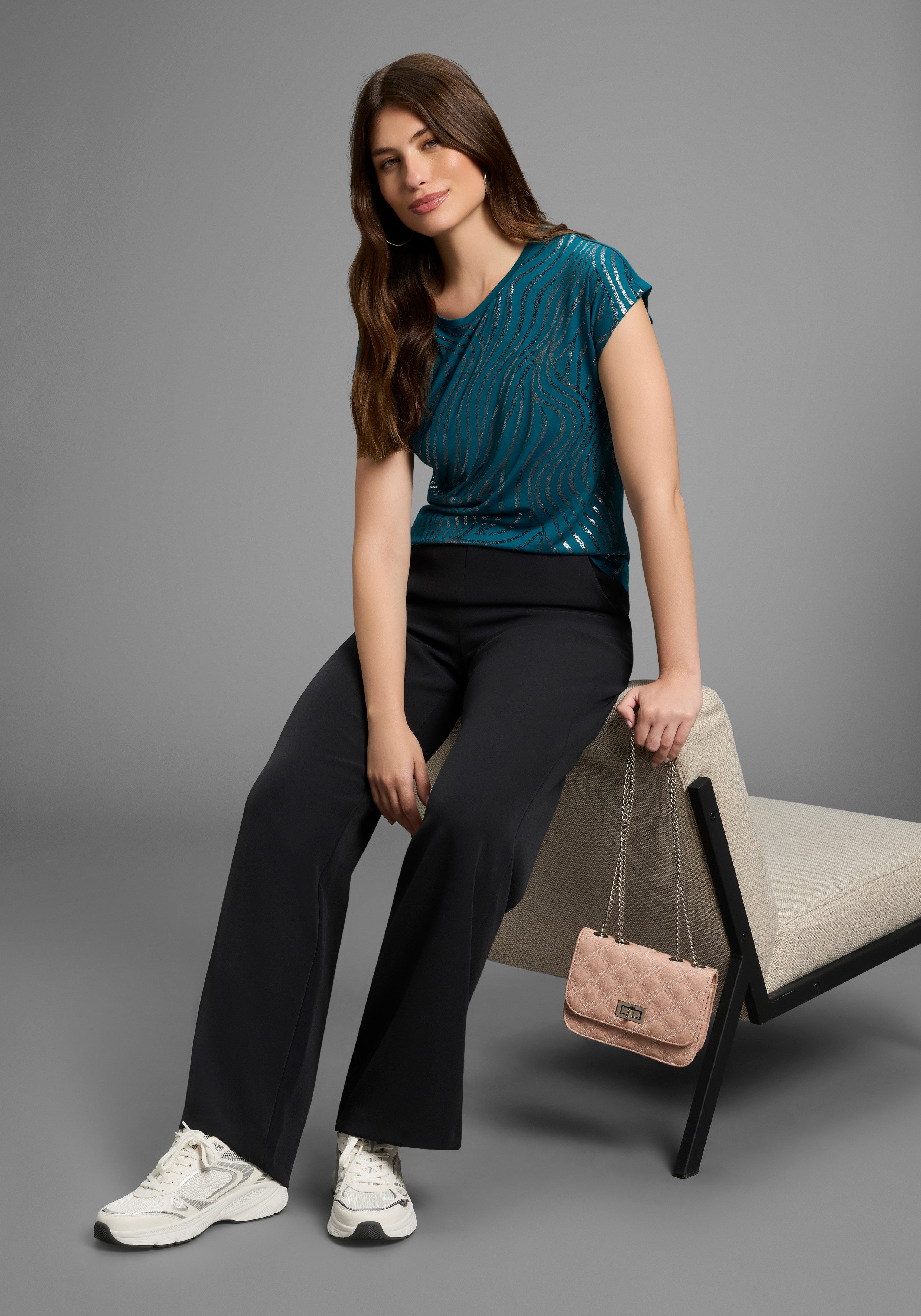 Laura Scott Comfortbroek met sierknopen bij de band