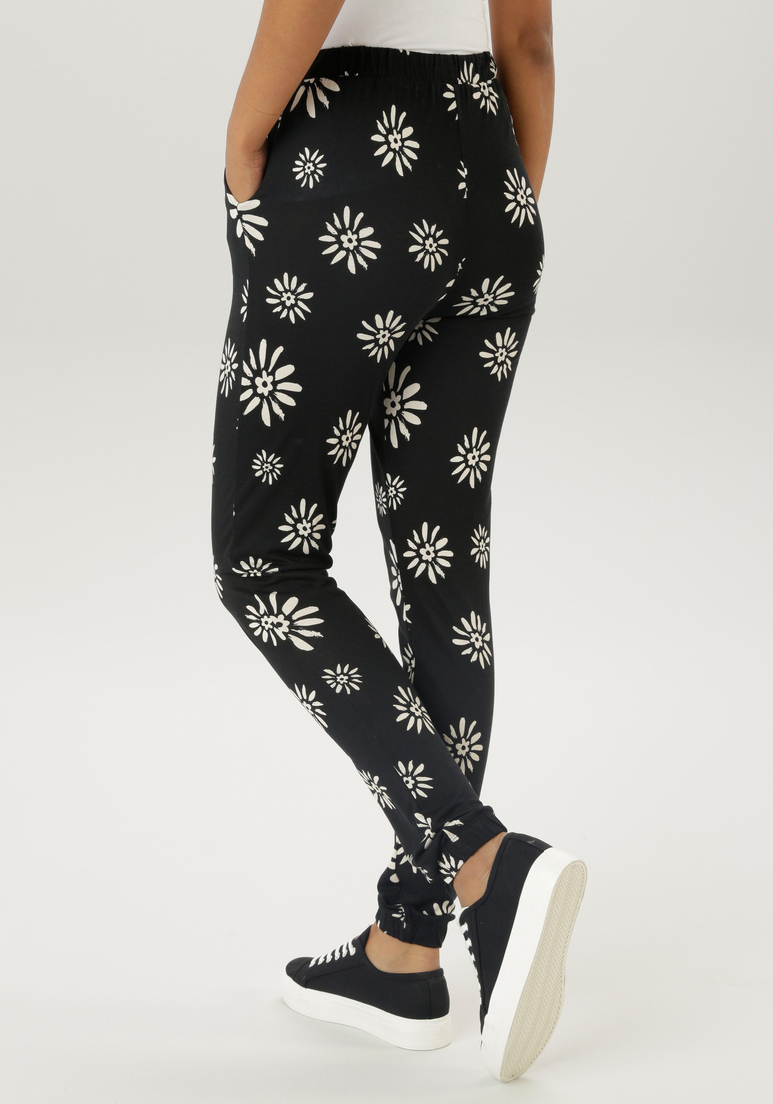 Aniston SELECTED Comfortbroek met trendy bloemenprint allover - nieuwe collectie