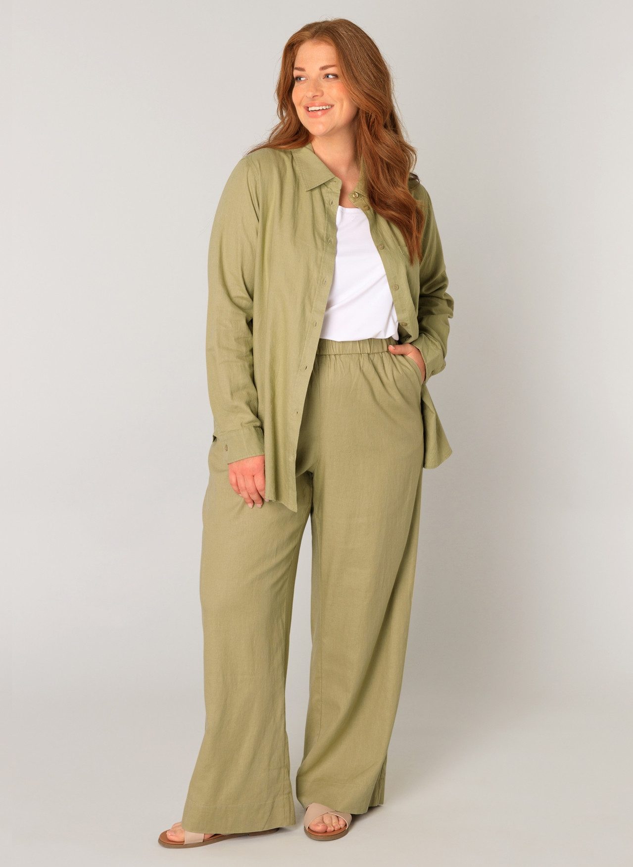 Base Level Curvy Blouse met lange mouwen Yaella
