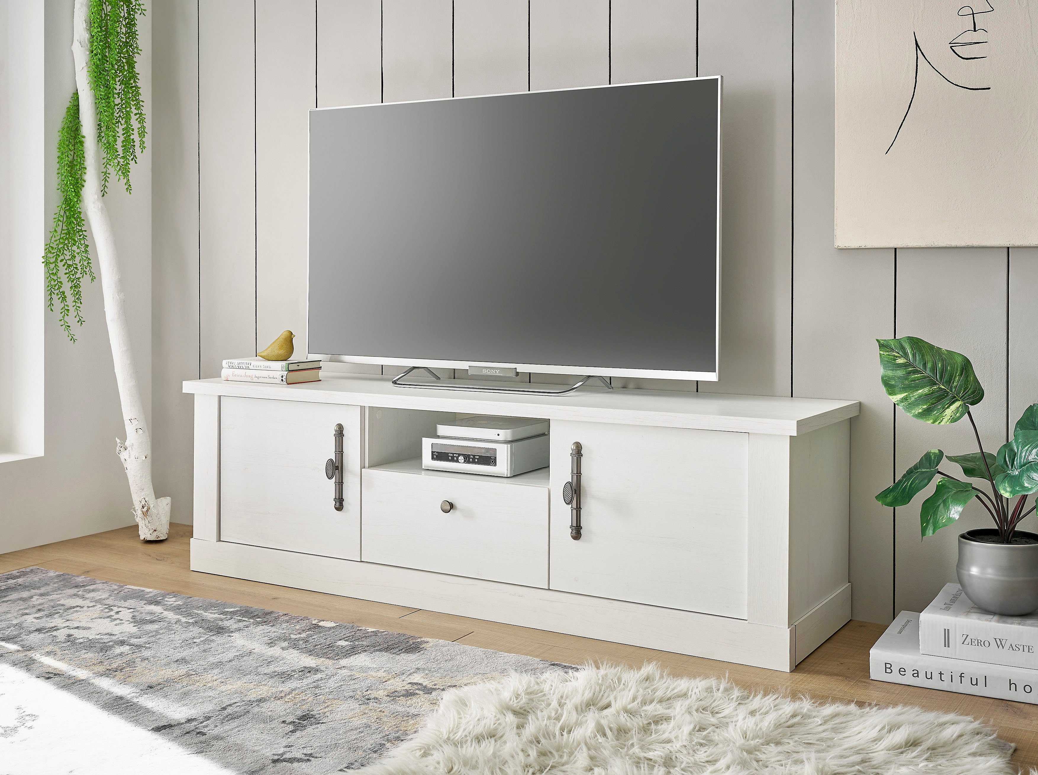 Home affaire Tv-meubel Ravenna in romantische landelijke stijl, grepen van metaal, breedte 155 cm lowboards wit