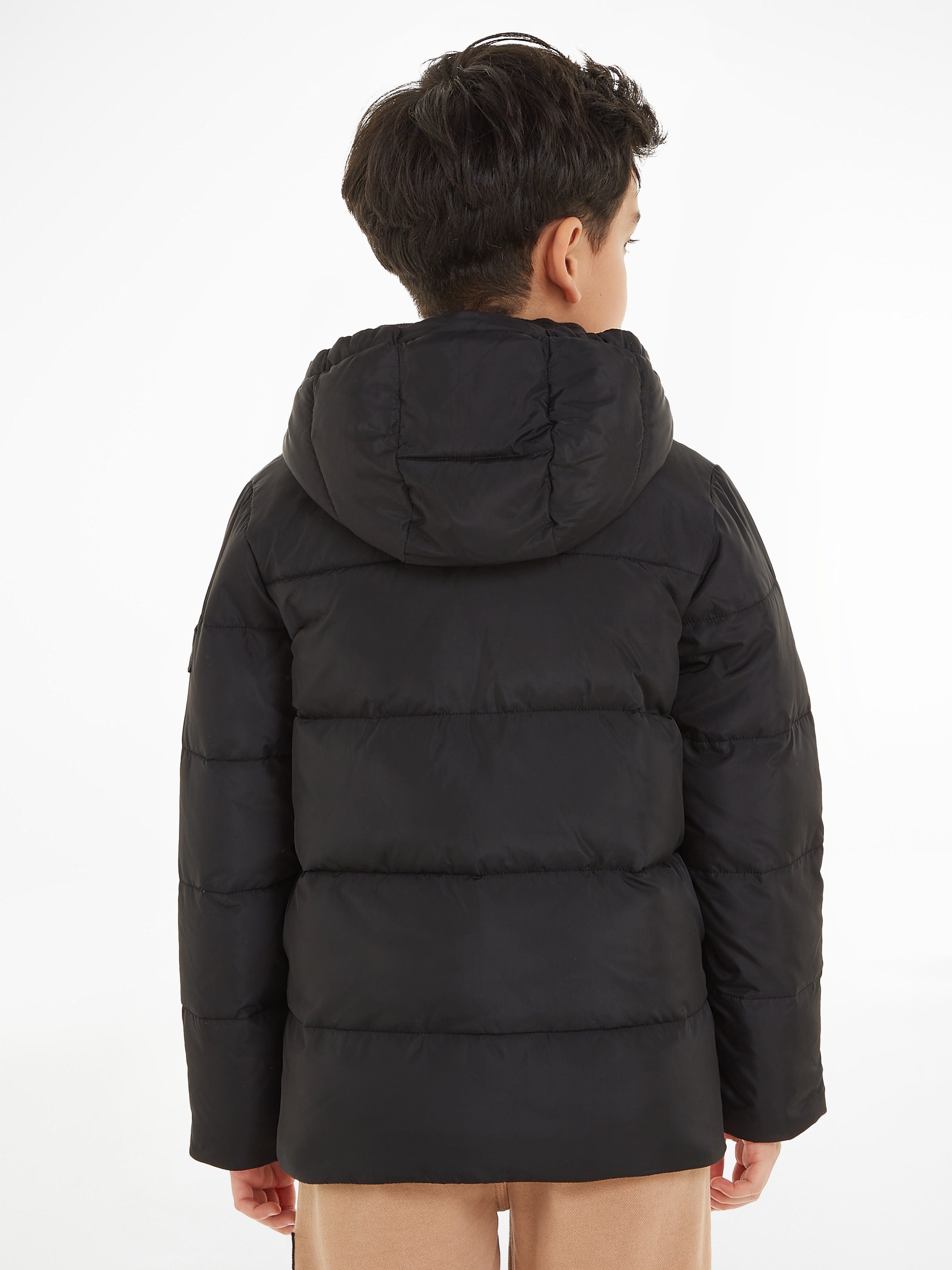 Calvin Klein Winterjack ESSENTIAL PUFFER JACKET voor kinderen tot 16 jaar en calvin klein merklabel