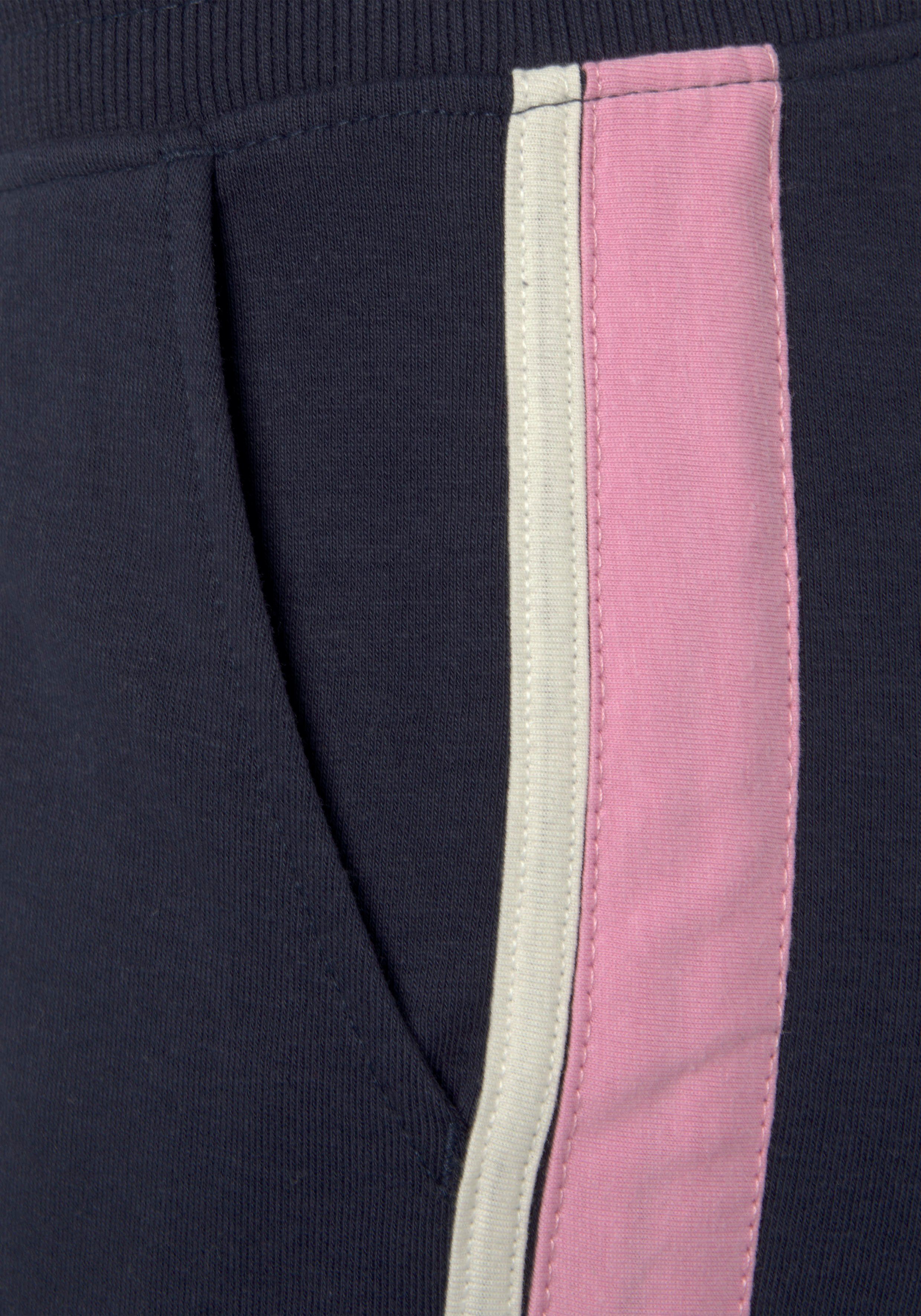 Vivance Sweatshort Korte broek met contrasterende accenten, loungewear (1-delig)