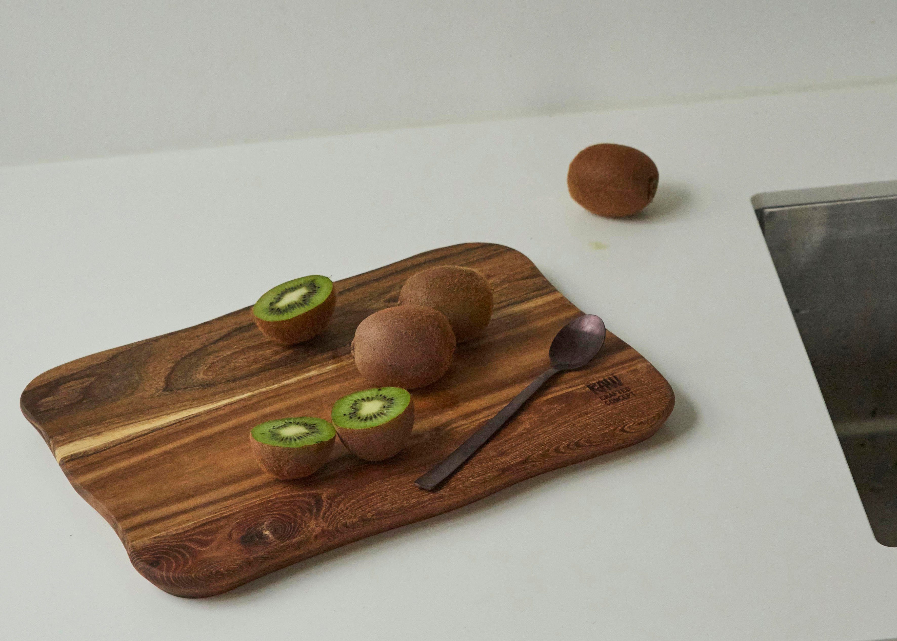 aida RAW Snijplank RAW Teak organic shape, each piece is unique