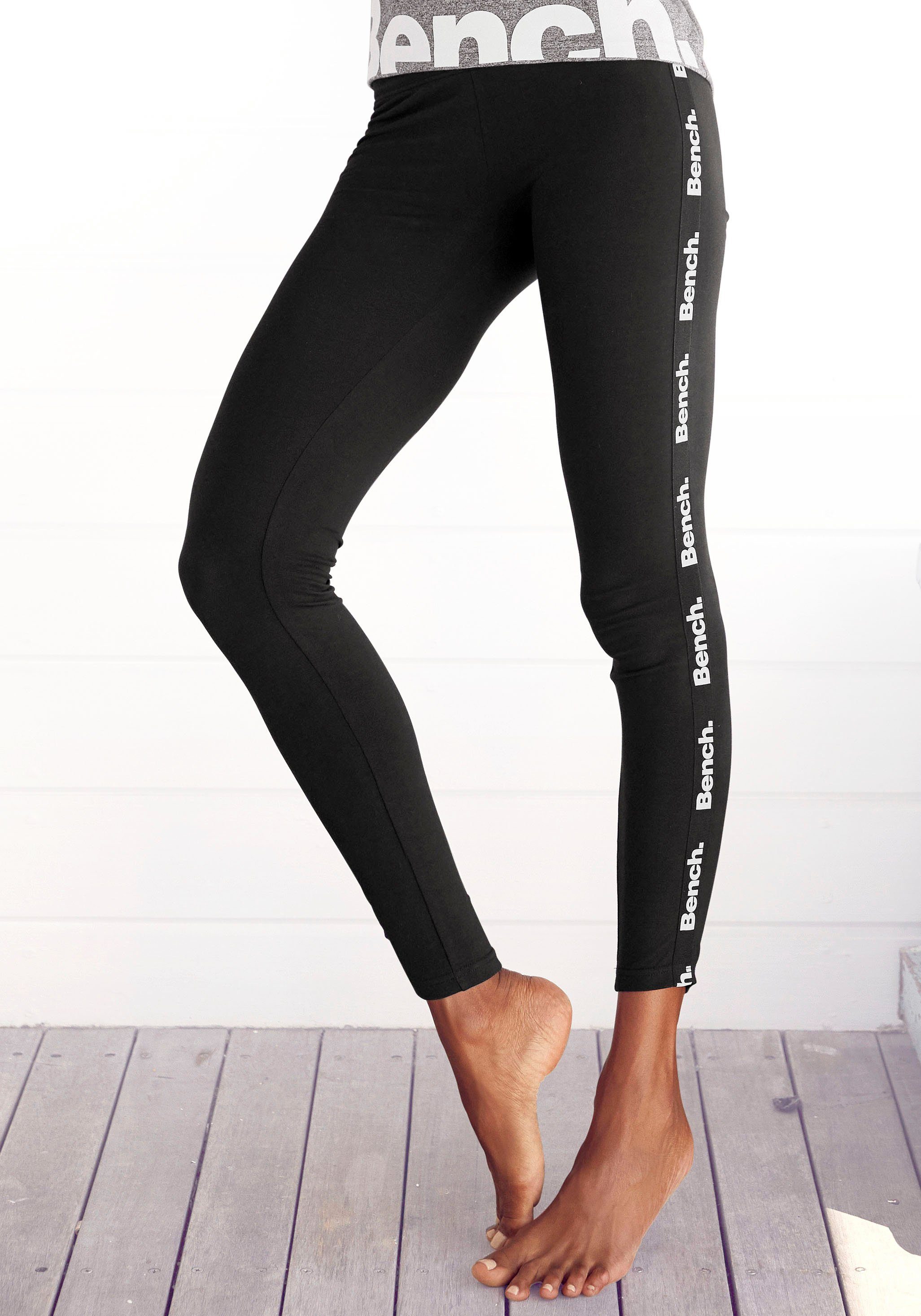 Bench. Loungewear Legging met gedessineerde tapestrepen