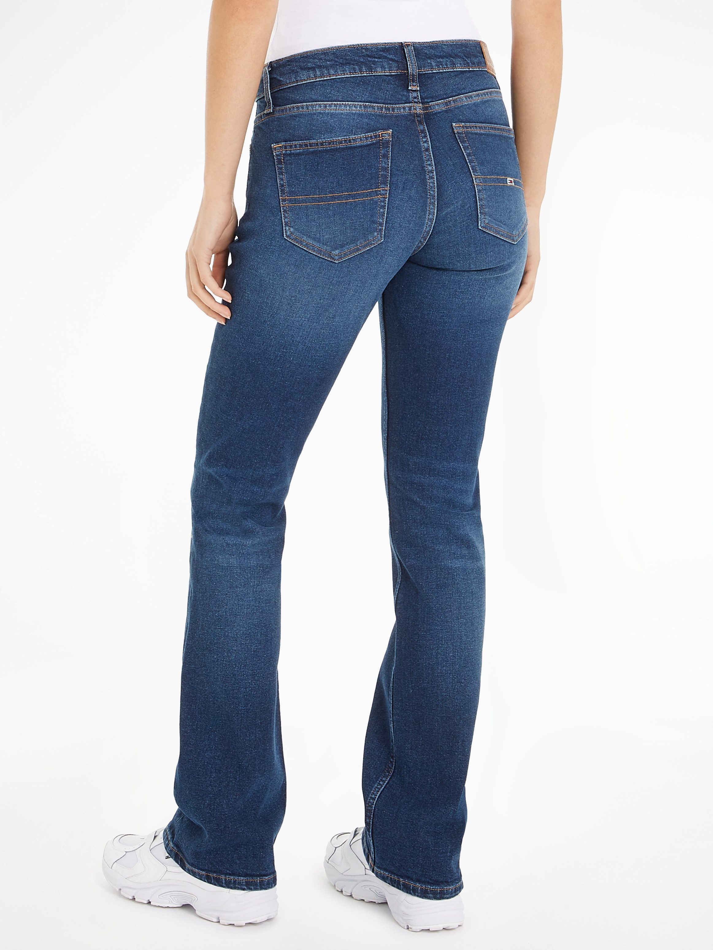 TOMMY JEANS Bootcut jeans MADDIE MD BC DH5161 met logo-badge en borduurwerk