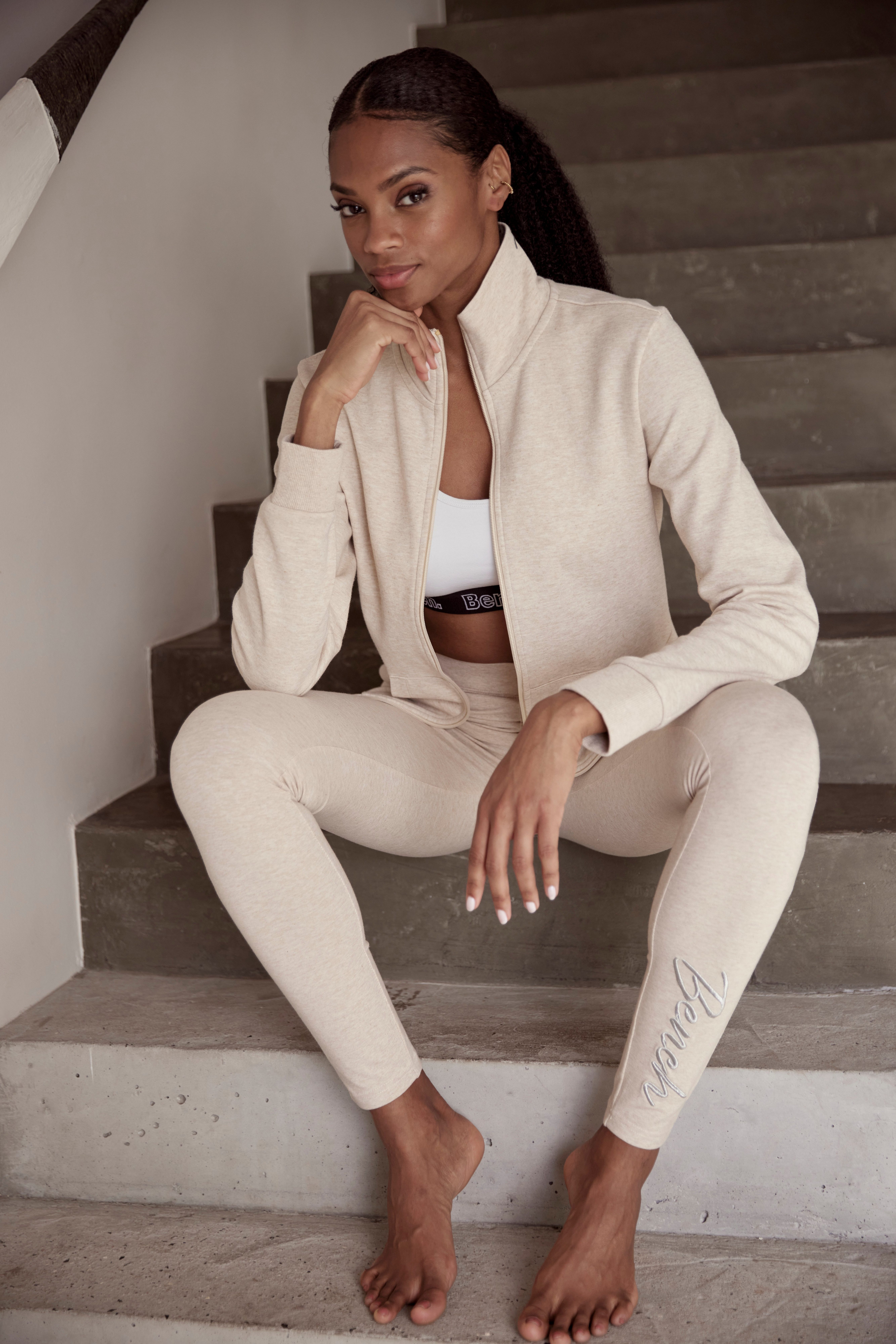 Bench. Loungewear Sweatvest - lounge jas met glanzende logostiksel op de staande kraag, loungewear