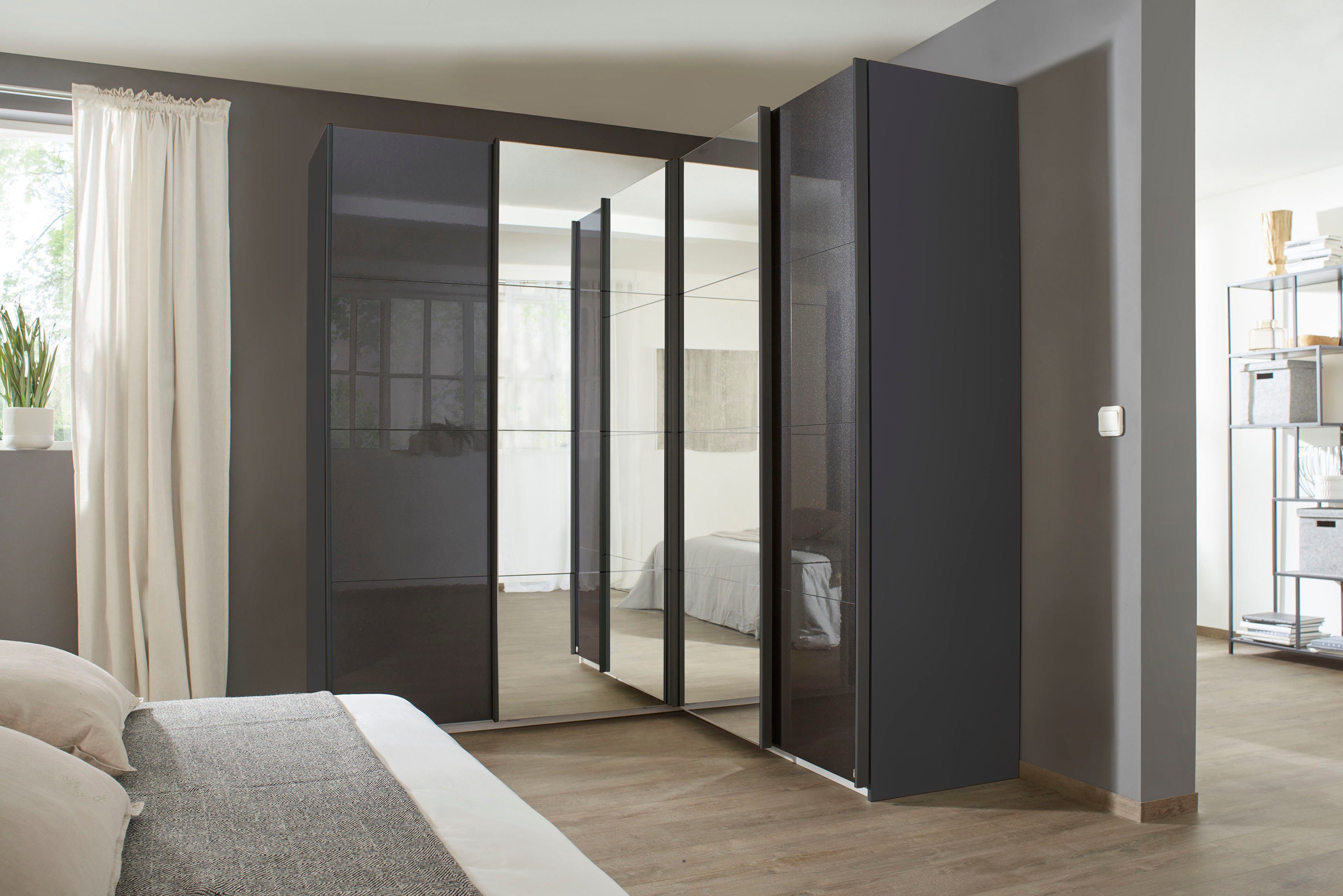 rauch Zweefdeurkast Quadra Hoekkast inclusief deurdemper en lade-inzet, met spiegeldeuren zweefdeurkasten maat 181 cm x 210 cm x 187 cm grijs