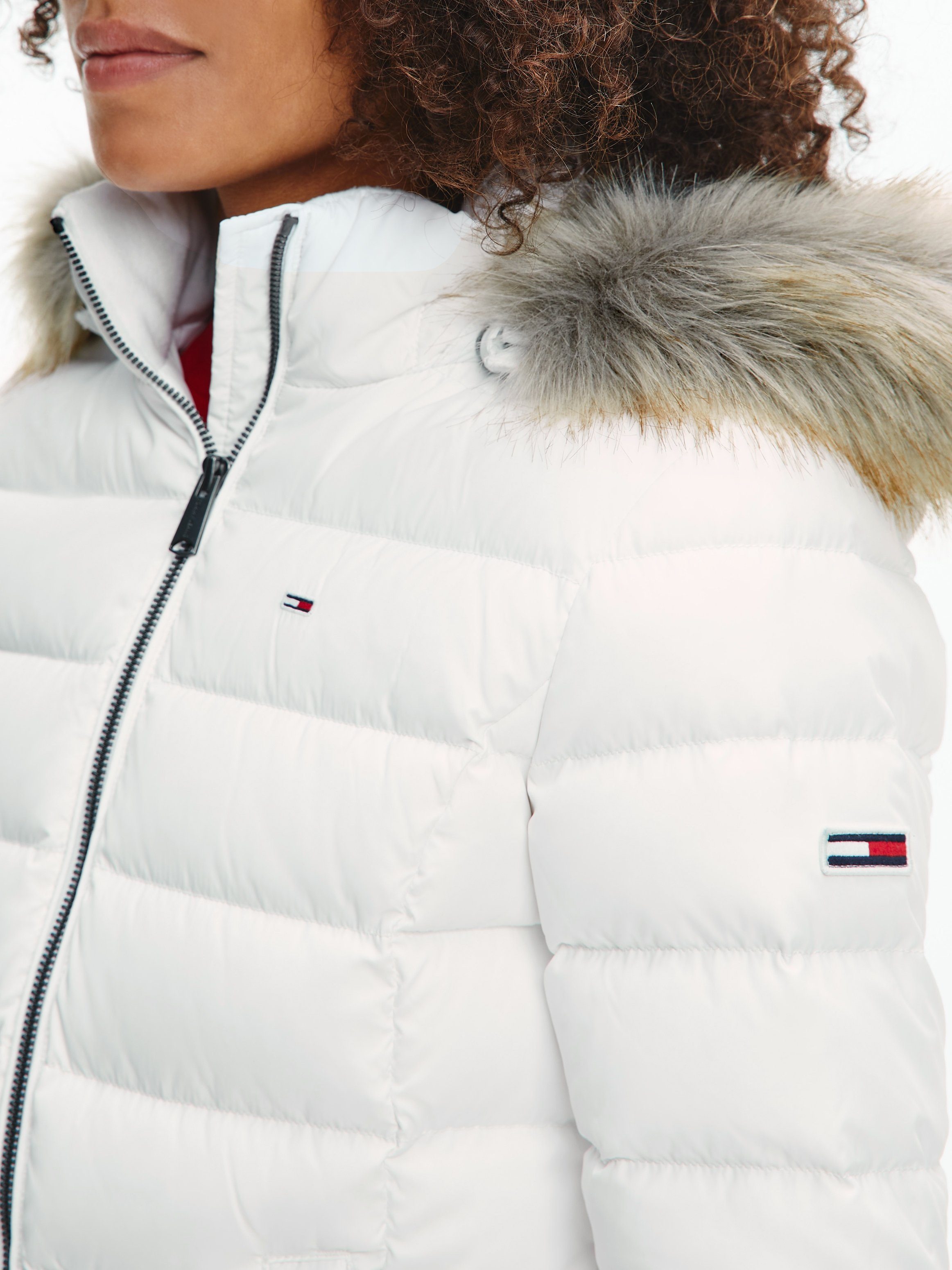 TOMMY JEANS Donsjack BASIC HOODED DOWN JACKET met imitatiebont aan de capuchon & tommy jeans-merklabel