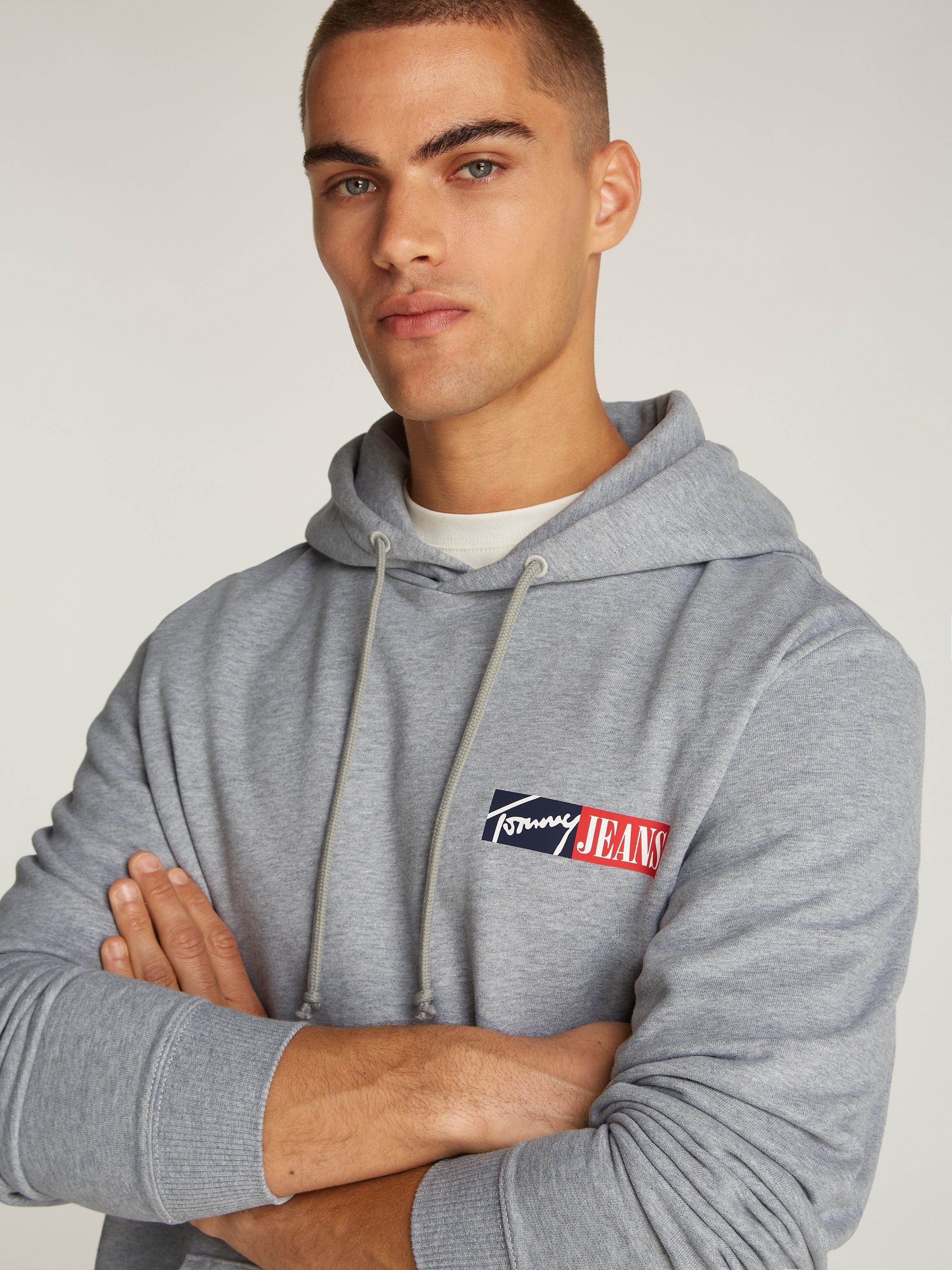 Tommy Jeans Plus Hoodie TJM REG ENTRY GRAPHIC HOODIE EXT in grote maten, logoprint, kangoeroezak