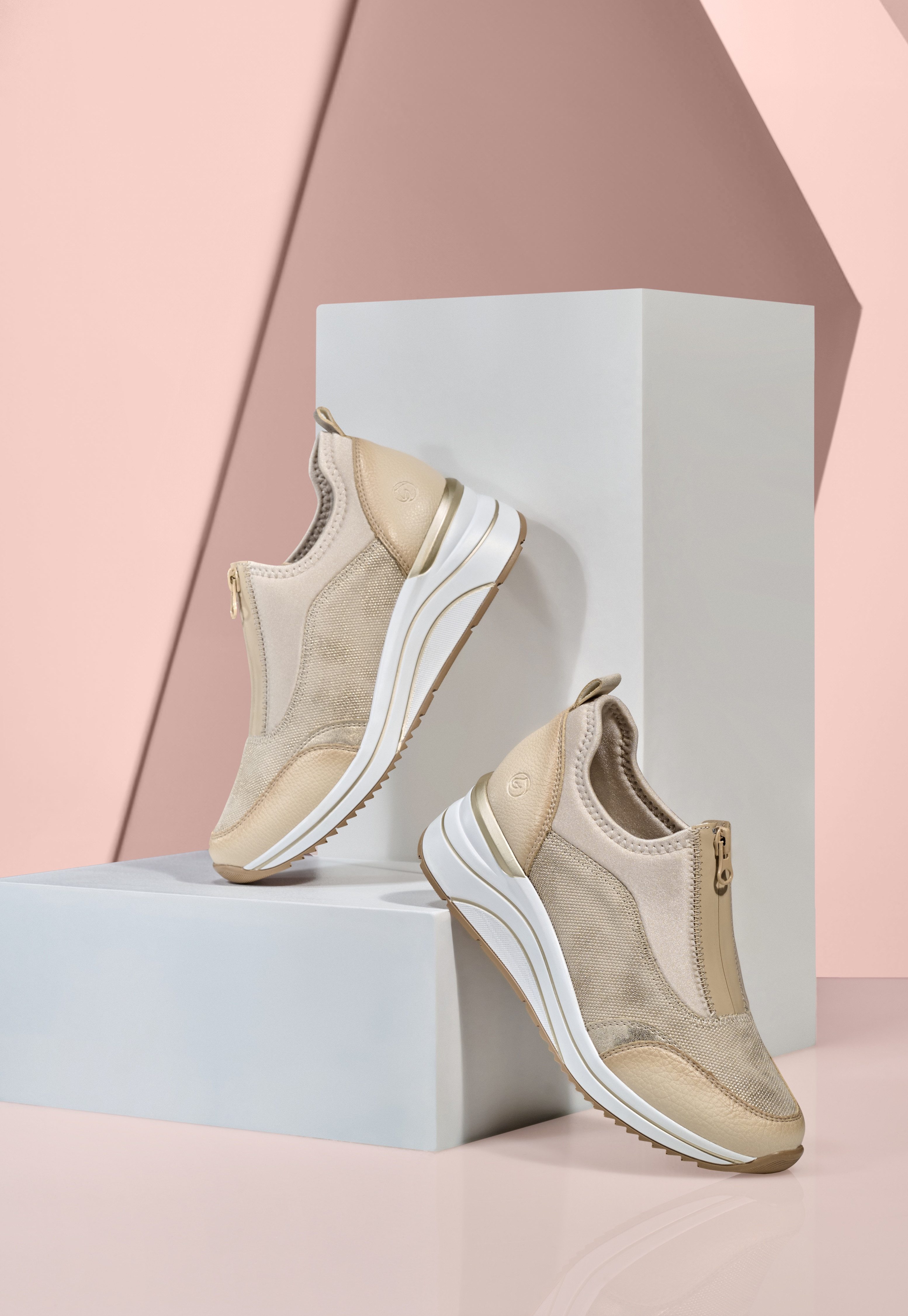 Remonte Slip-on sneakers , vrijetijdsschoen, lage schoen, slipper in vegan verwerking