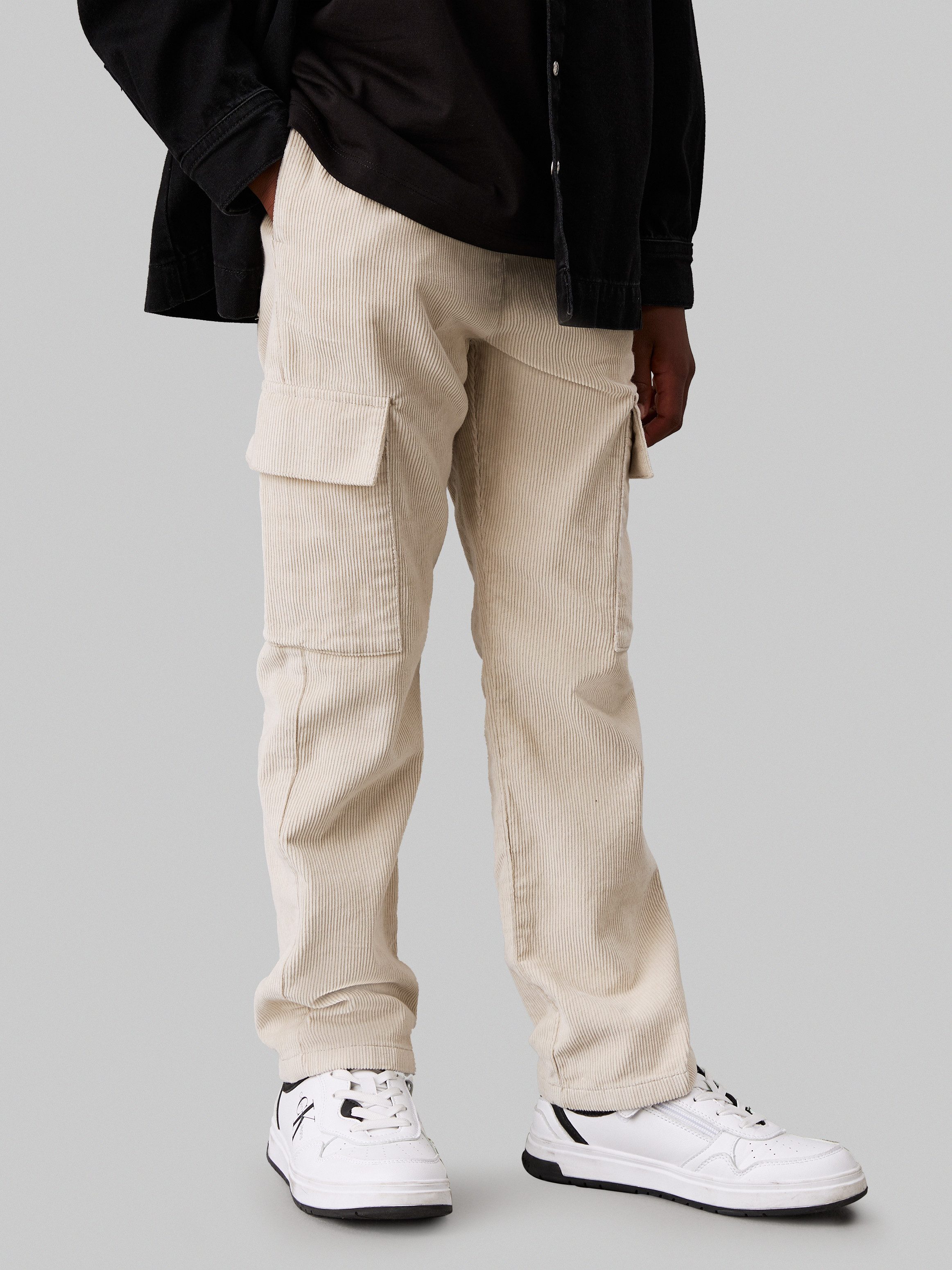 Calvin Klein Cargobroek Corduroy Straight Cargo Pants voor kinderen tot 16 jaar en met logo-embossing