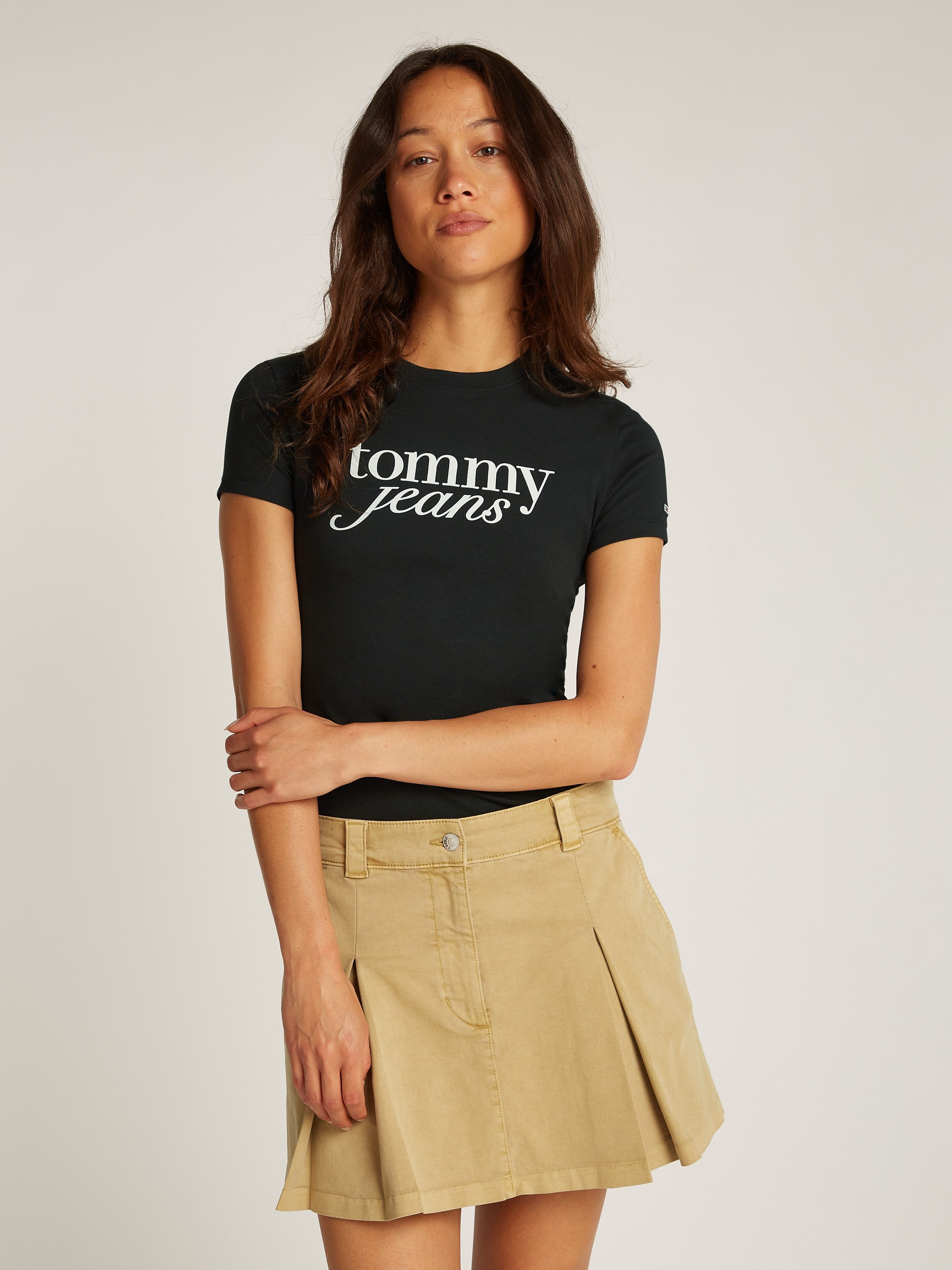 Tommy Jeans Curve Shirt met ronde hals Shirt TJW SLIM ESSENTIAL in grote maten logoprint op borsthoogte met logoborduring