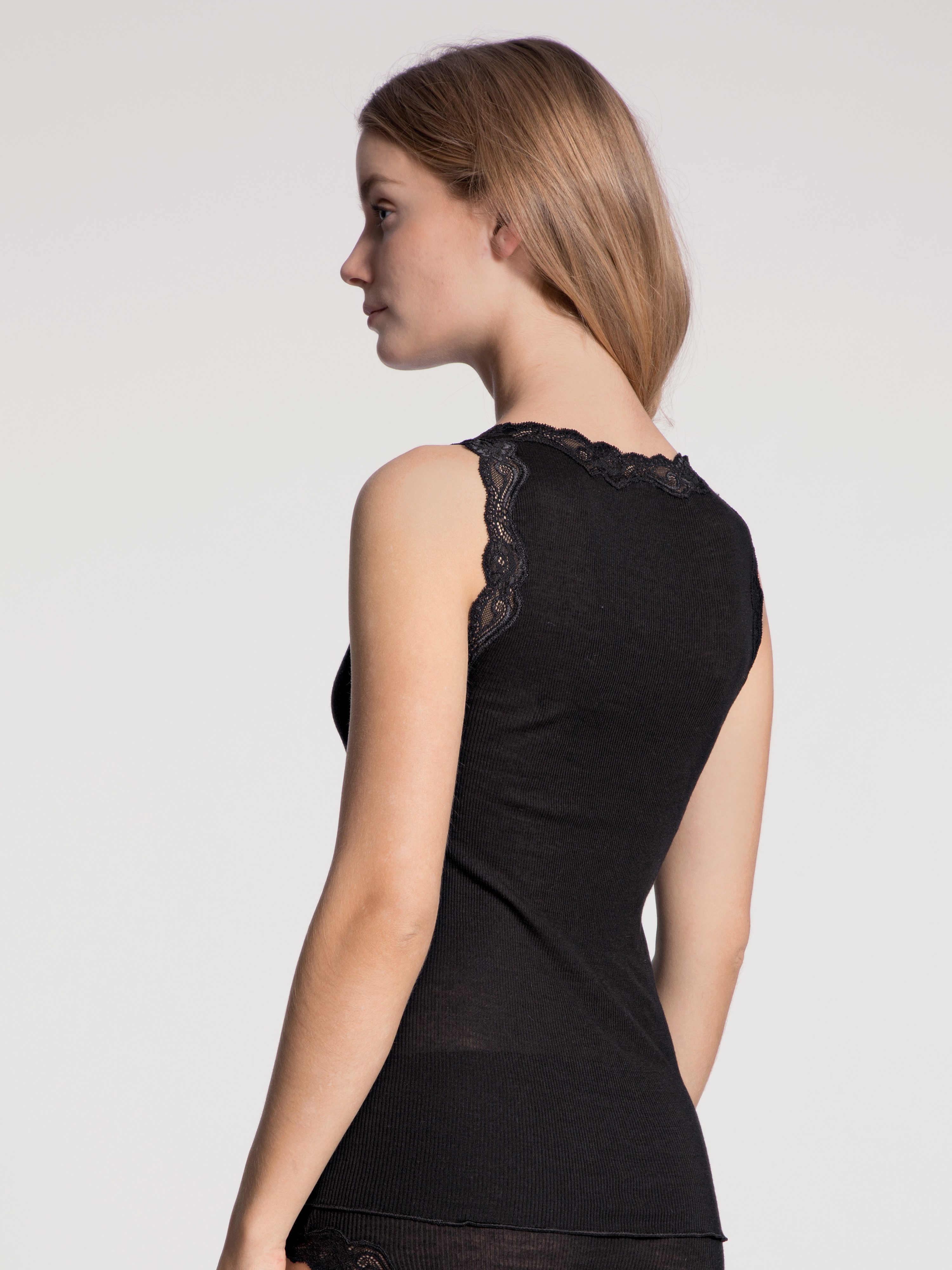 CALIDA Hemd Richesse Lace met elegante kanten afwerking aan de ronde hals en mouwuiteinden (1 stuk)