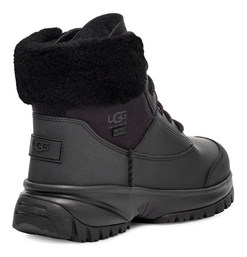 Uggs discount zwart kort