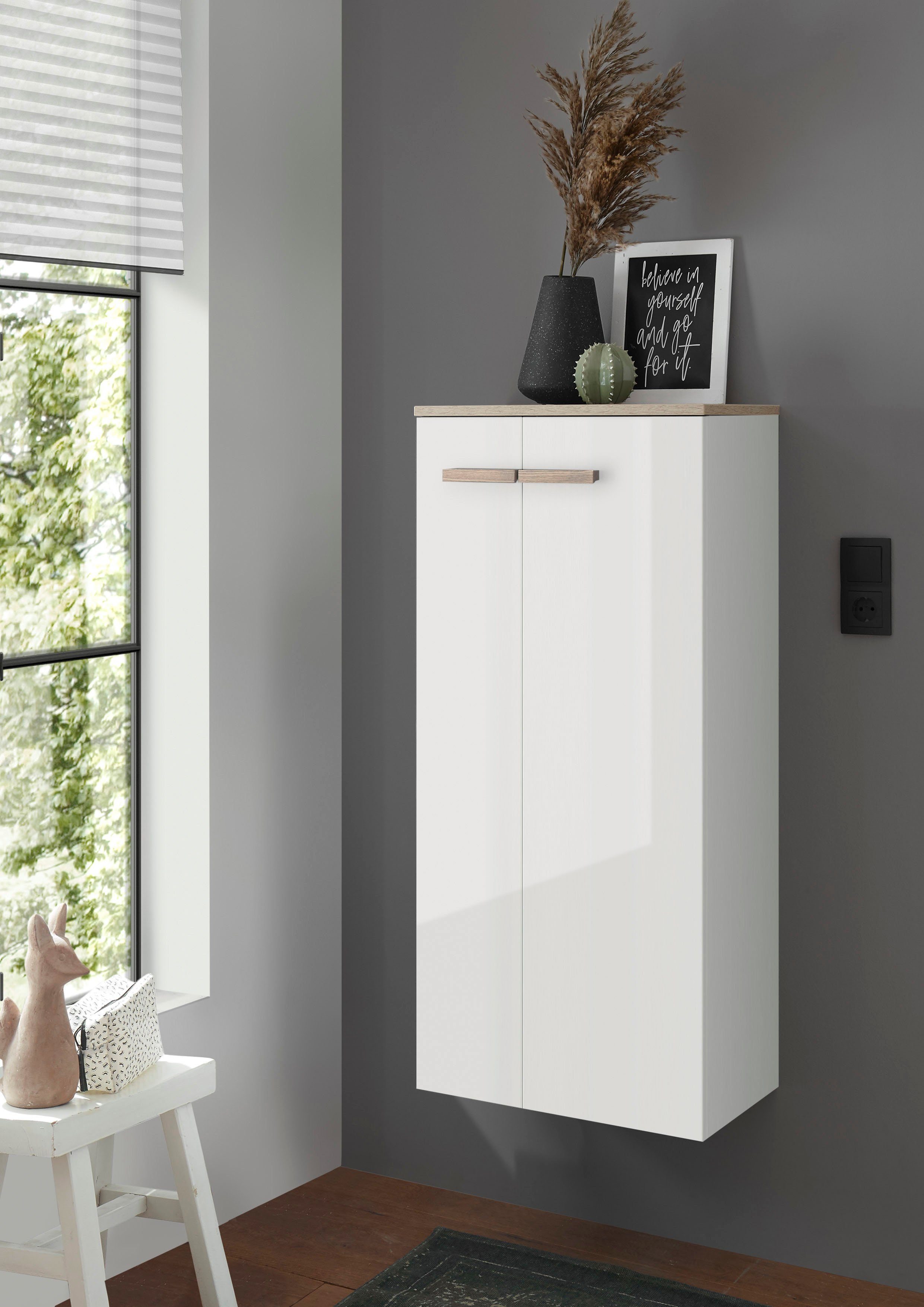 Places of Style Halfhoge kast SOLiD, badkamerkast in modern ontwerp, kast met houten grepen