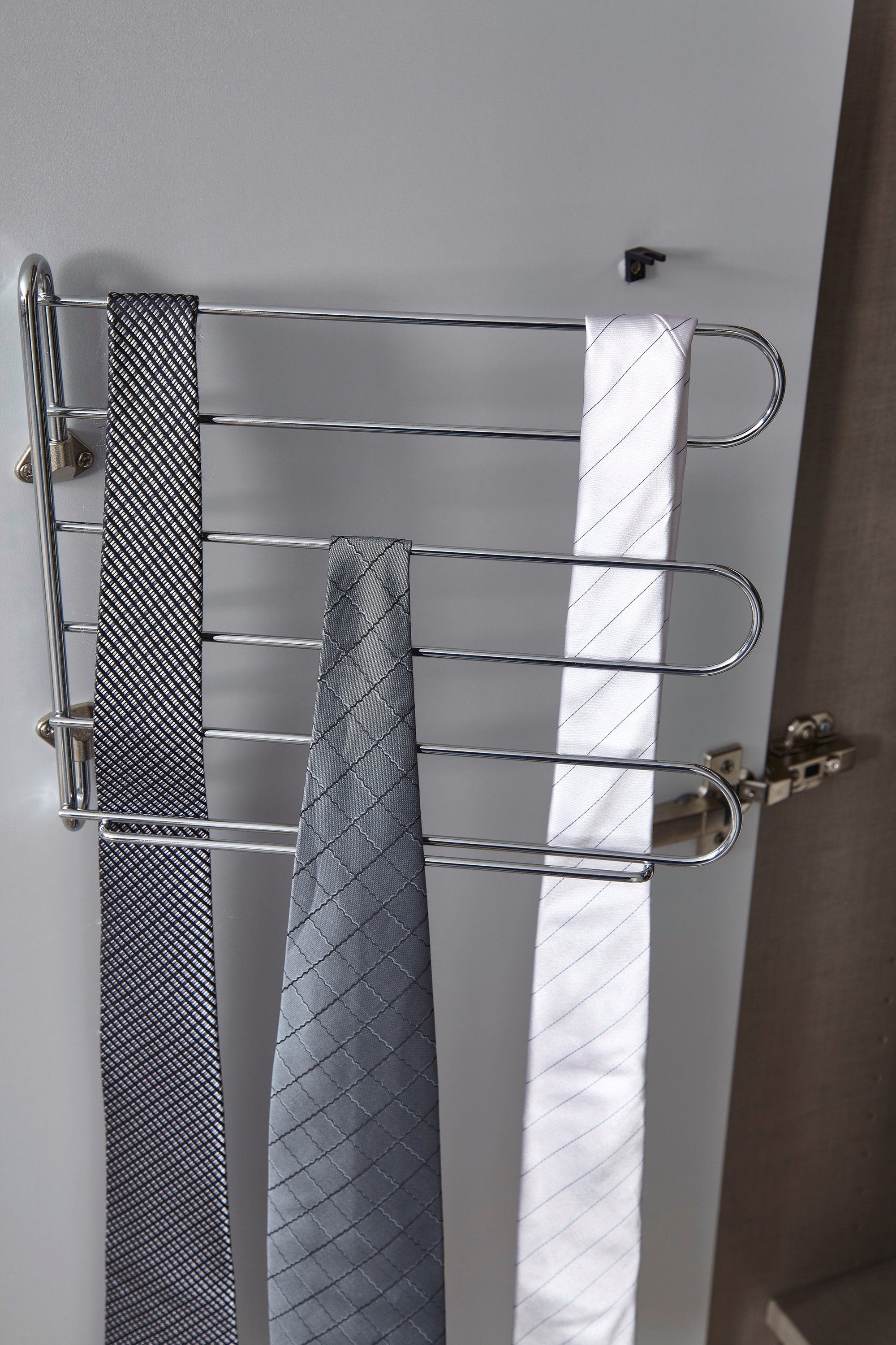 rauch Draaideurkast Purisma met laden en vele accessoires, met soft-closefunctie
