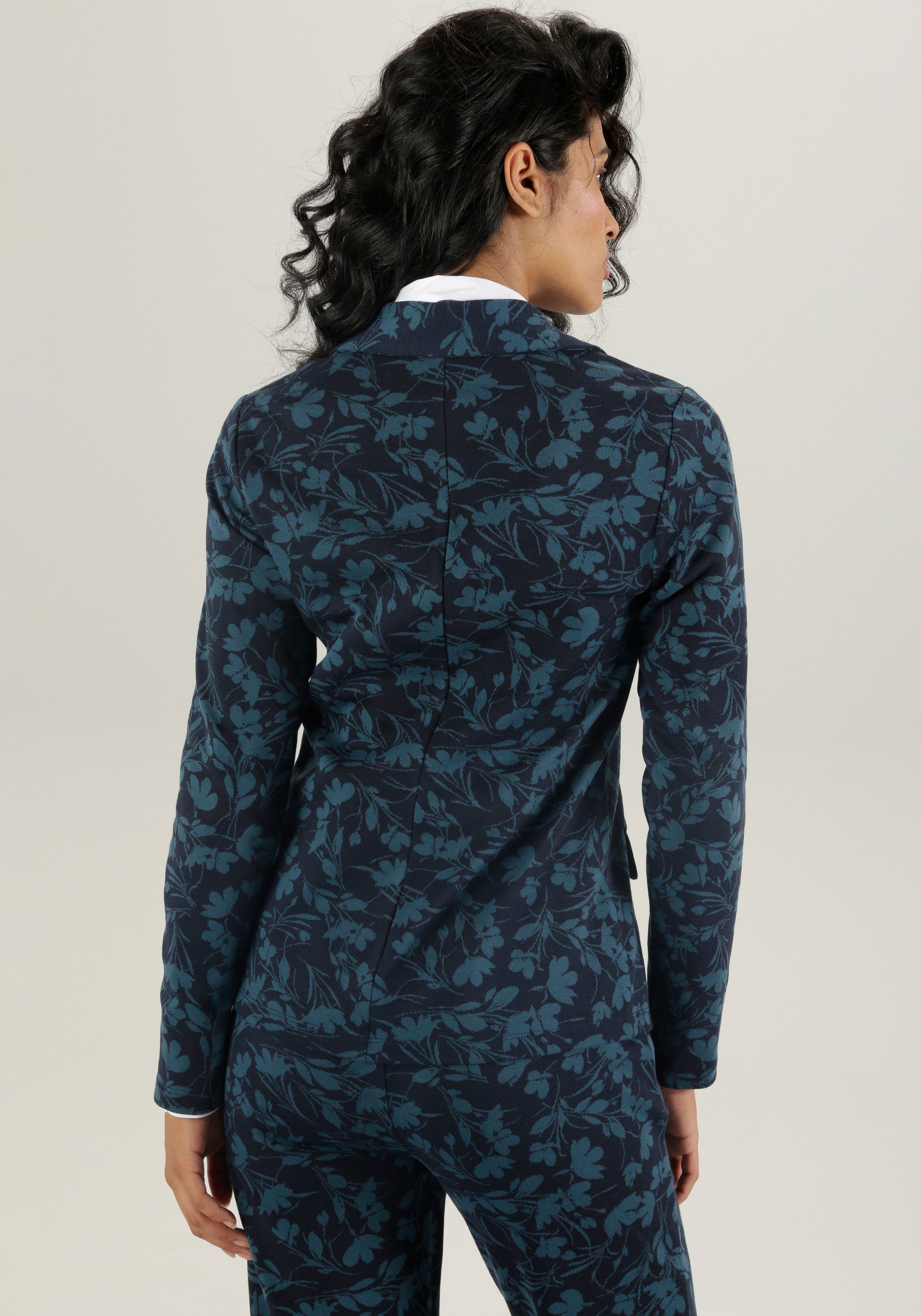 Aniston SELECTED Korte blazer met kleurharmonisch jacquard-bloemenmotief