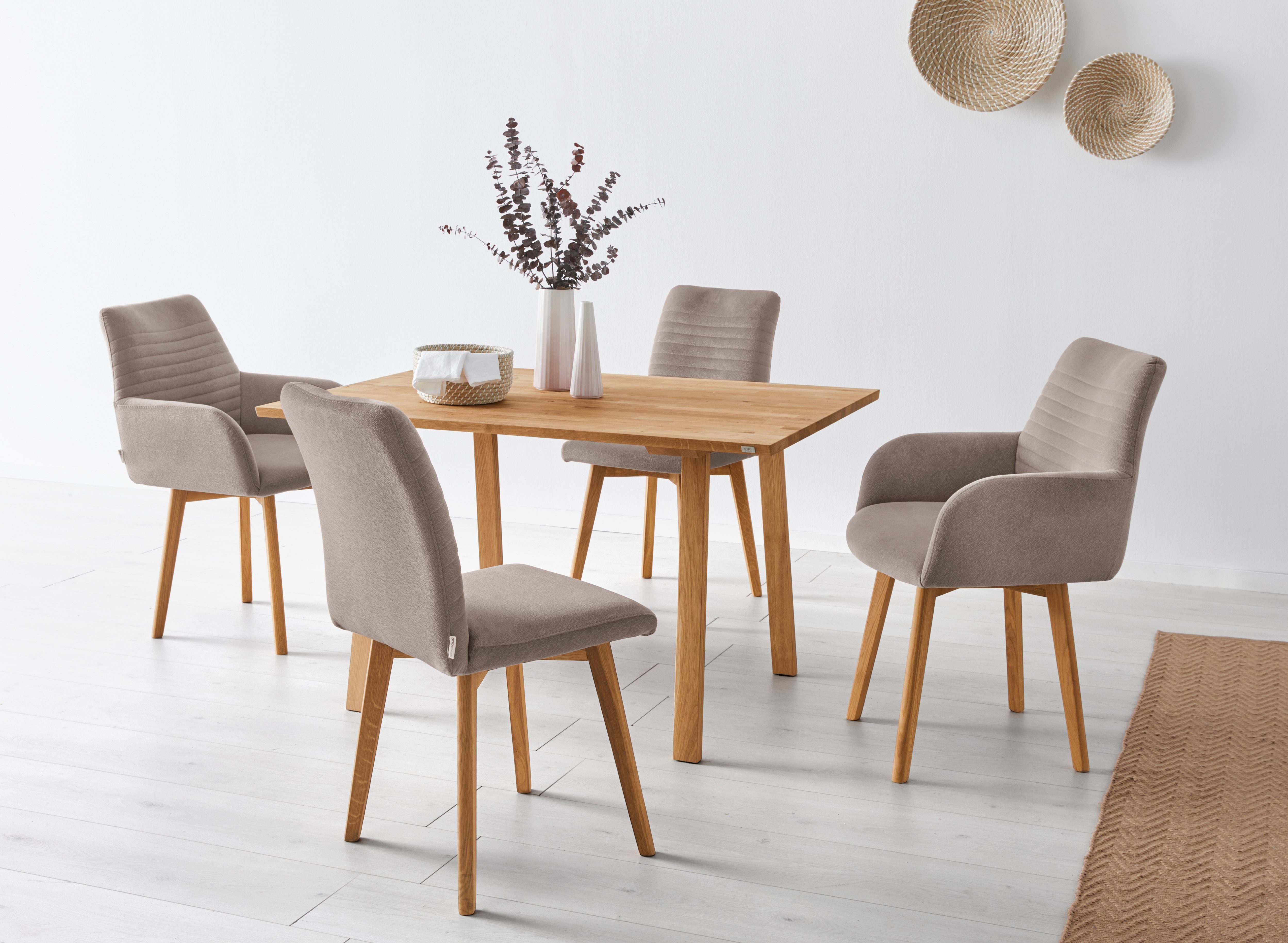 OTTO products Stoel met armleuningen Alessja Bekleding van microvezel, frame van eiken massief hout (set, 2 stuks)