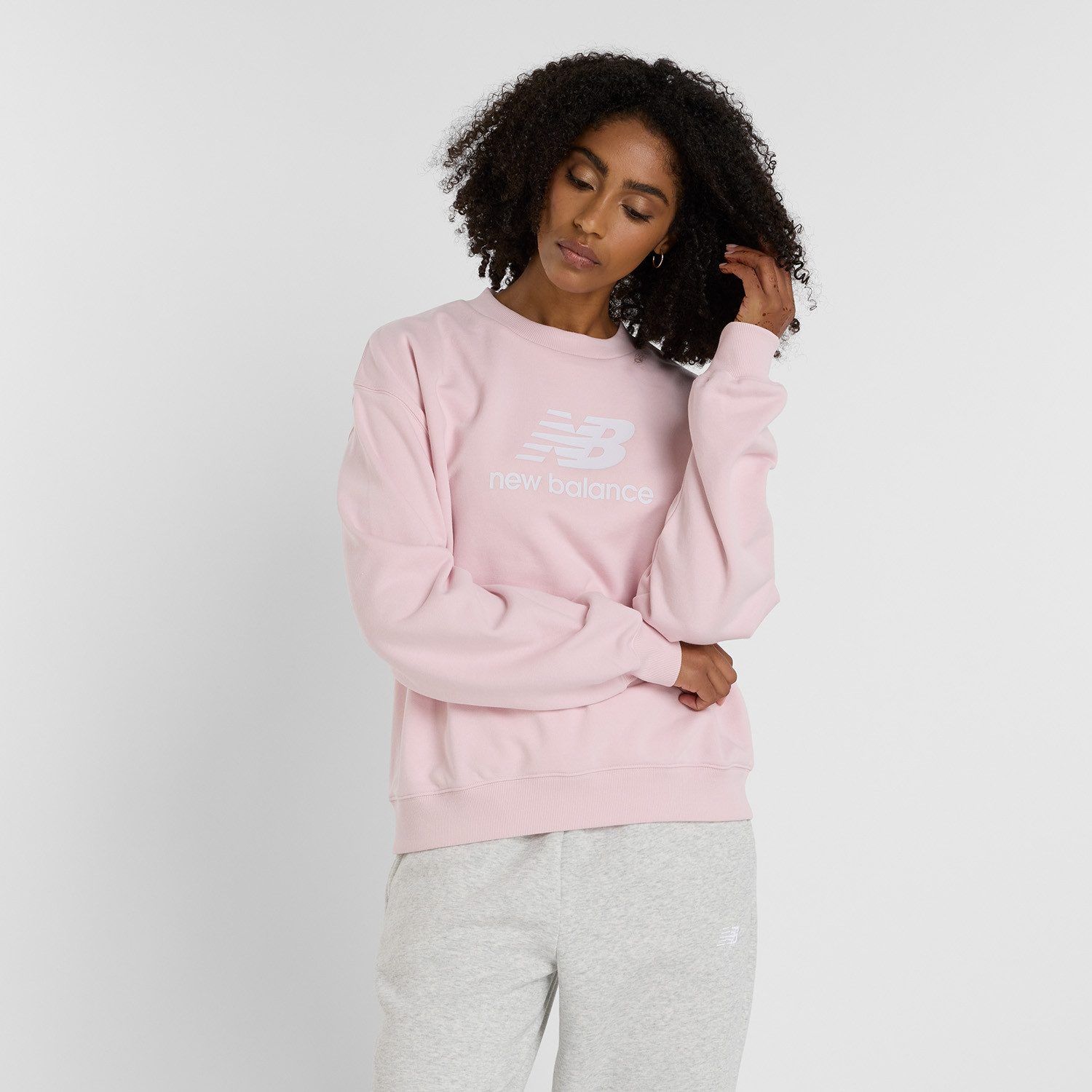 New Balance Hoodie Sport Essentials French Terryogo CrewONARCH BURGUNDY dames sweaters maat L roze
