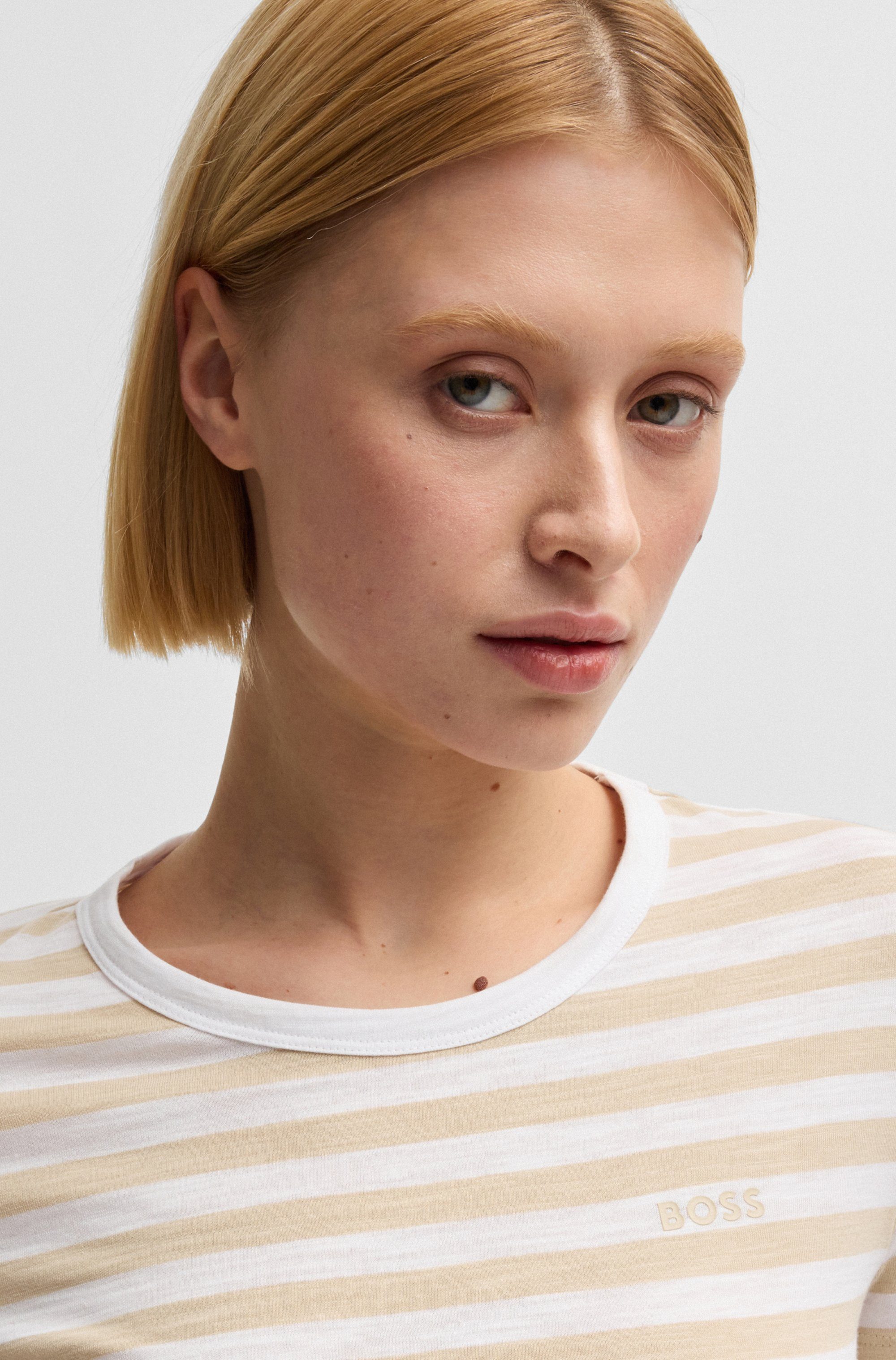 Boss Orange T-shirt Esla Striped Premium Damesmode Premium damesmode in gestreept ontwerp