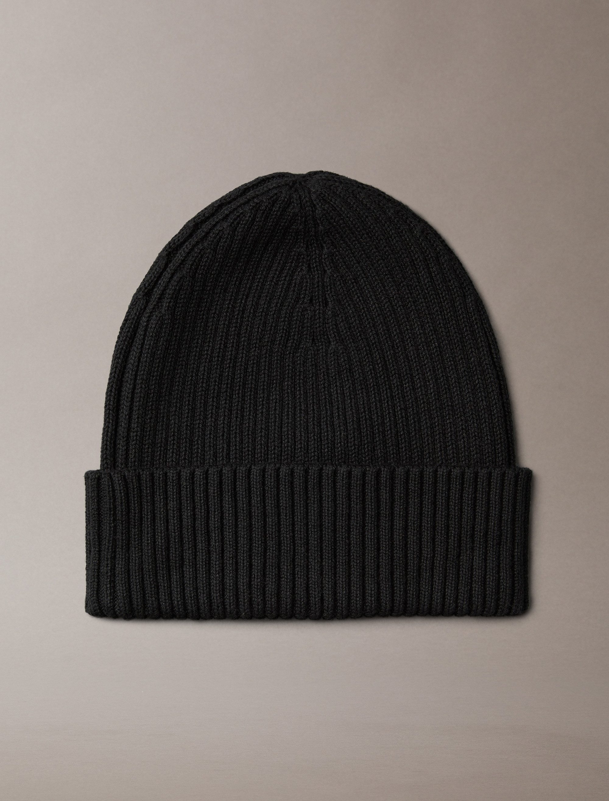 Calvin Klein Gebreide muts PATCH CHUNKY RIB COTTON BEANIE