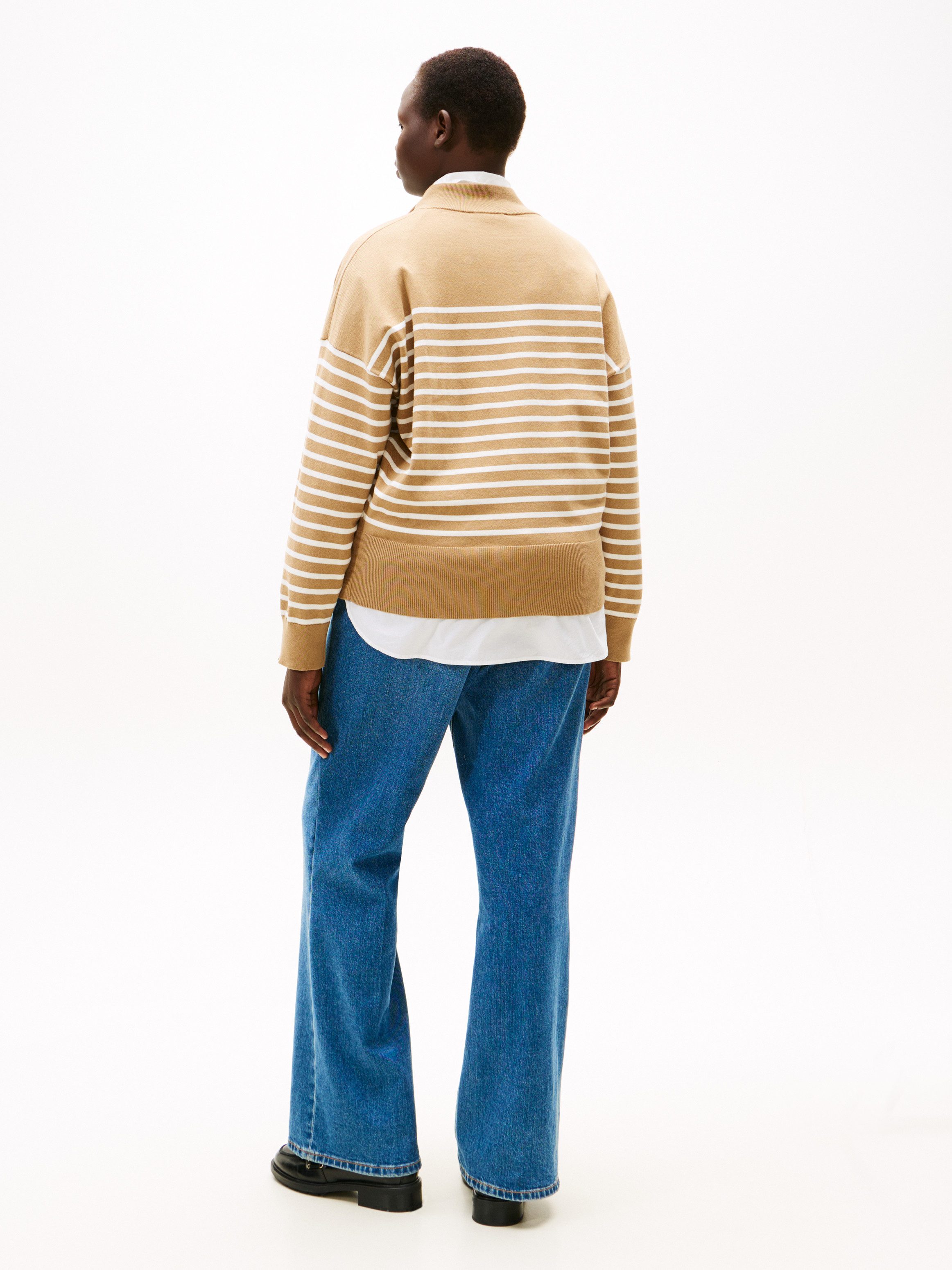 Tommy Hilfiger Curve Trui met staande kraag CRV CO JERSEY GOLD BTN MK-NK SWT in grote maten, met goudkleurige knopen