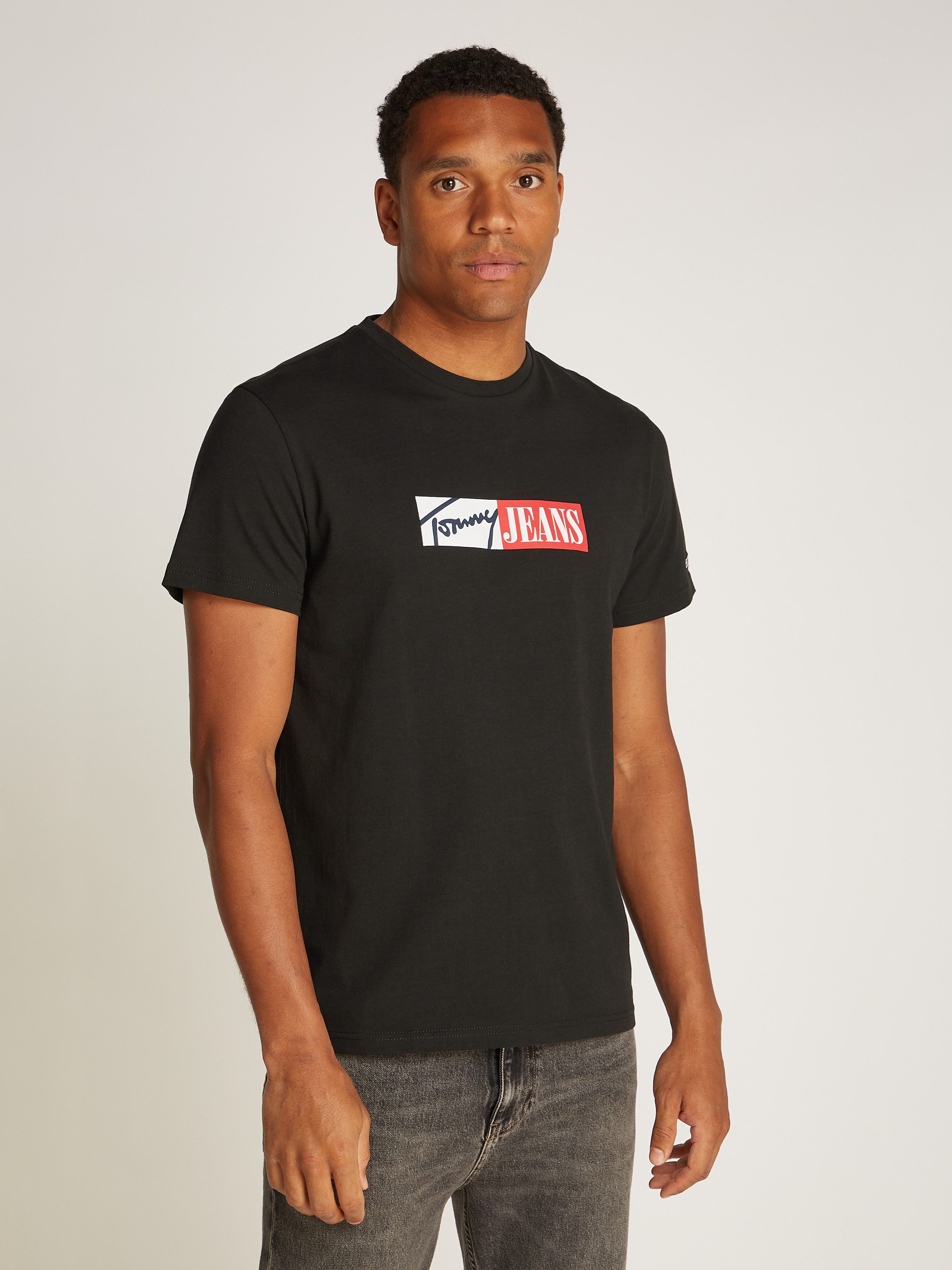 Tommy Jeans Plus Shirt met ronde hals TJM SLIM ENTRY GRAPHIC TEE EXT in grote maten, met logo-borduursel op de mouw heren ronde hals maat 6XL zwart