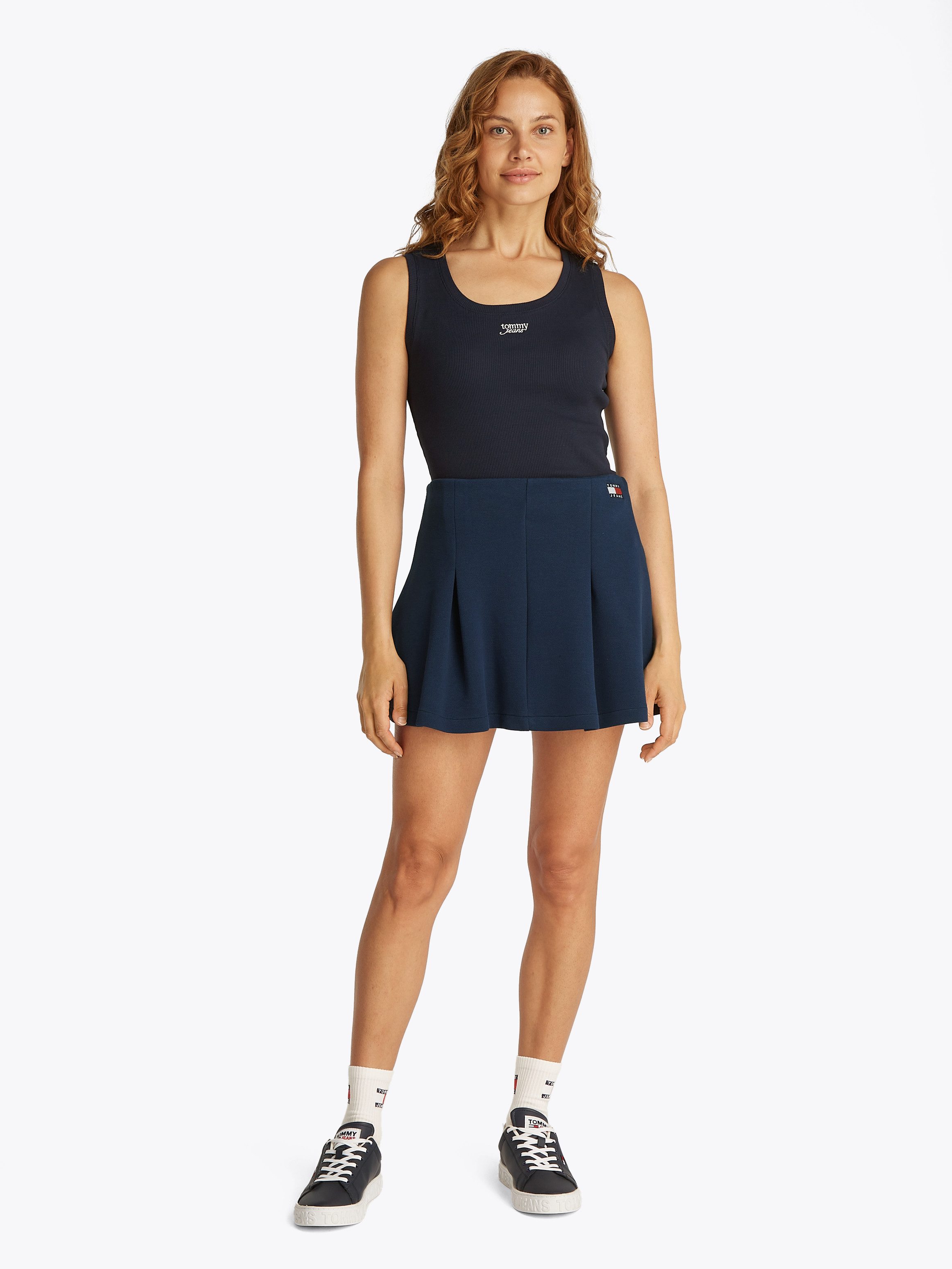 TOMMY JEANS Minirok TJW PIQUE BADGE F&F SKIRT EXT met logo-badge, pique-kwaliteit, fit & flare