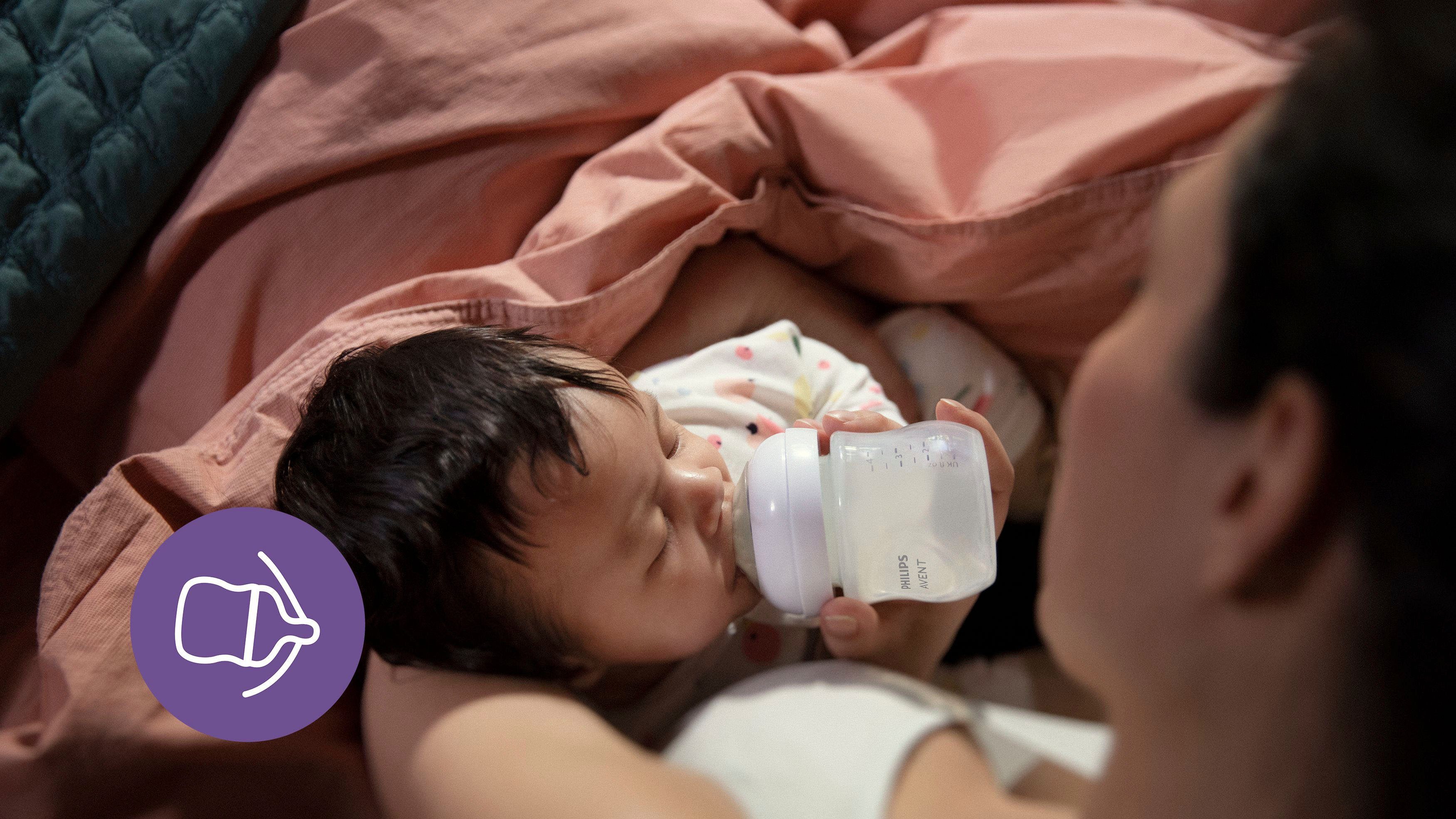 Philips AVENT Babyfles Natural Response Flaschen-Set Air-Free Ventil SCD657/11 4 flessen met airfree-ventiel, ultrazachte fopspeen, flessenborstel