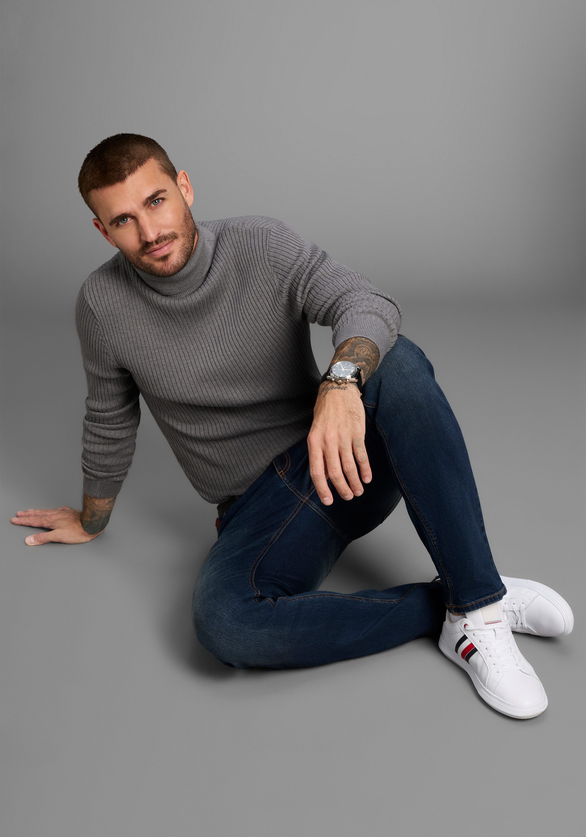 Bruno Banani Straight jeans Hutch rechte broekspijpen, gedeeltelijk met modieuze destroyed-effecten,
