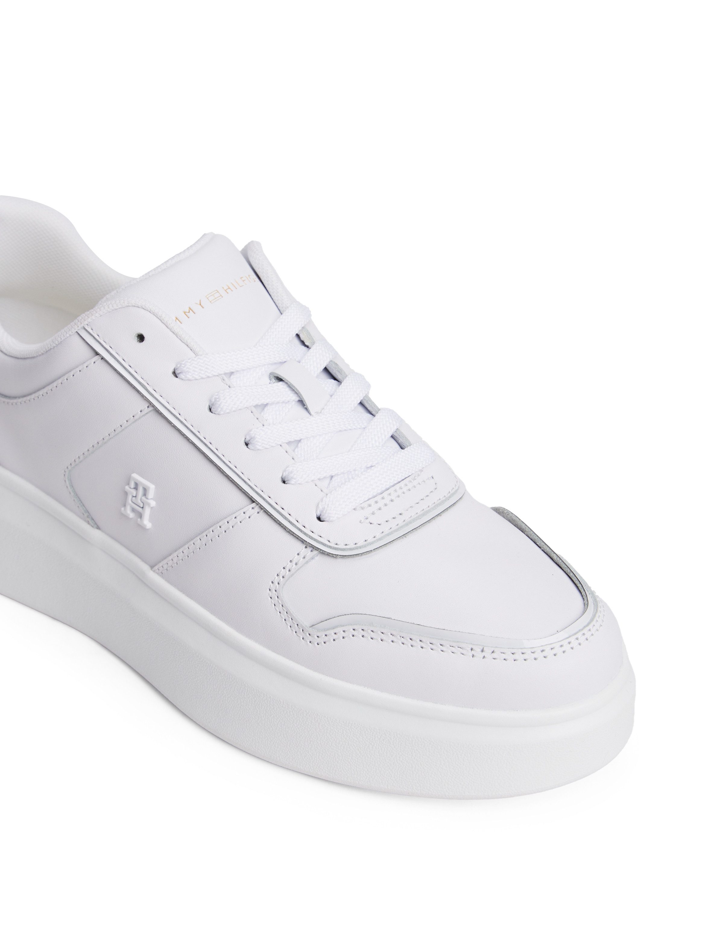 Tommy Hilfiger Plateausneakers PATENT PLATFORM SNEAKER , vrije tijd schoen, lage schoen, veterschoen met sierstiksels