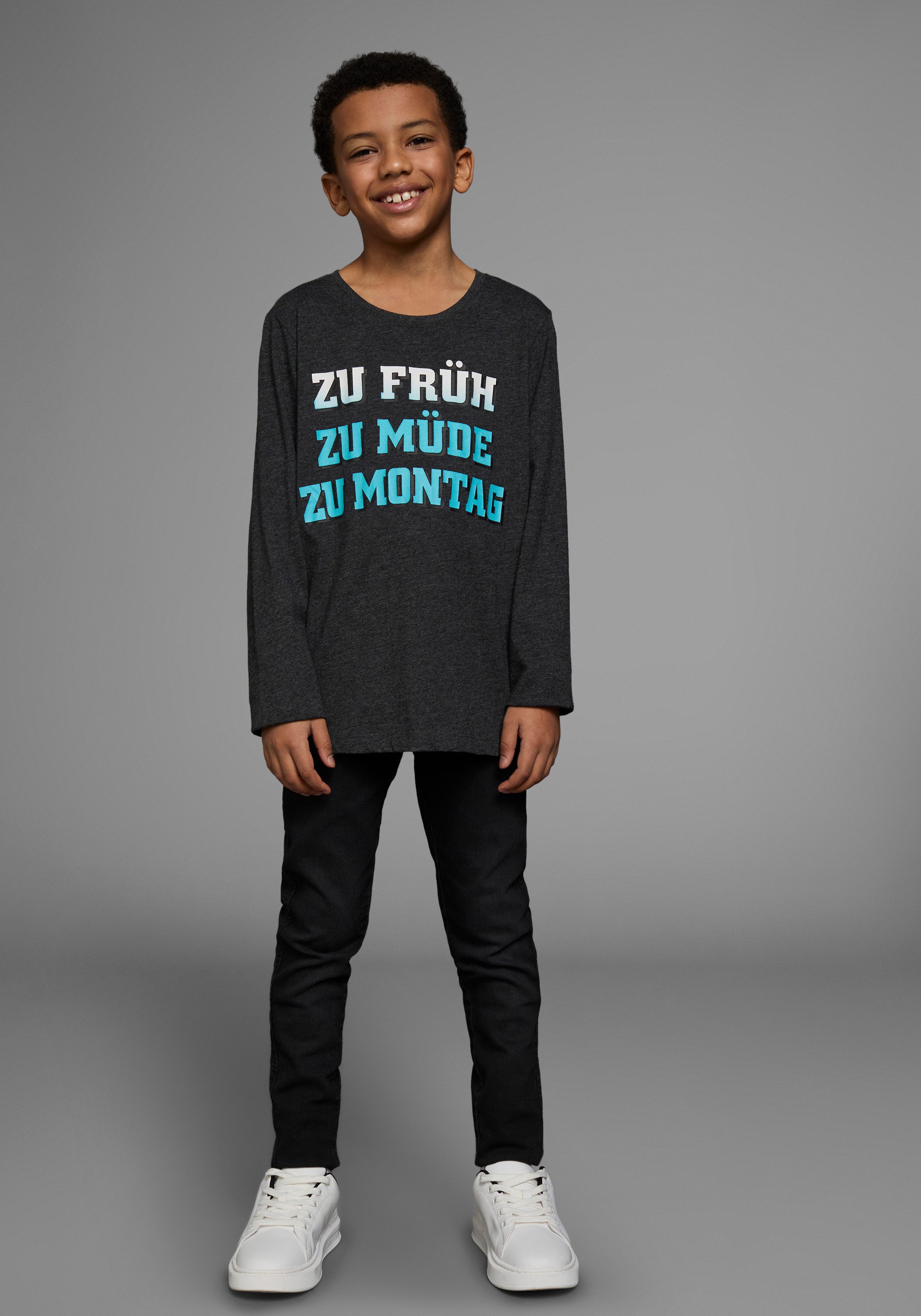 KIDSWORLD Shirt met lange mouwen ZU FRÜH, ZU MÜDE, ZU MONTAG Lange mouwen, basic pasvorm, met stijlvolle print, ronde hals