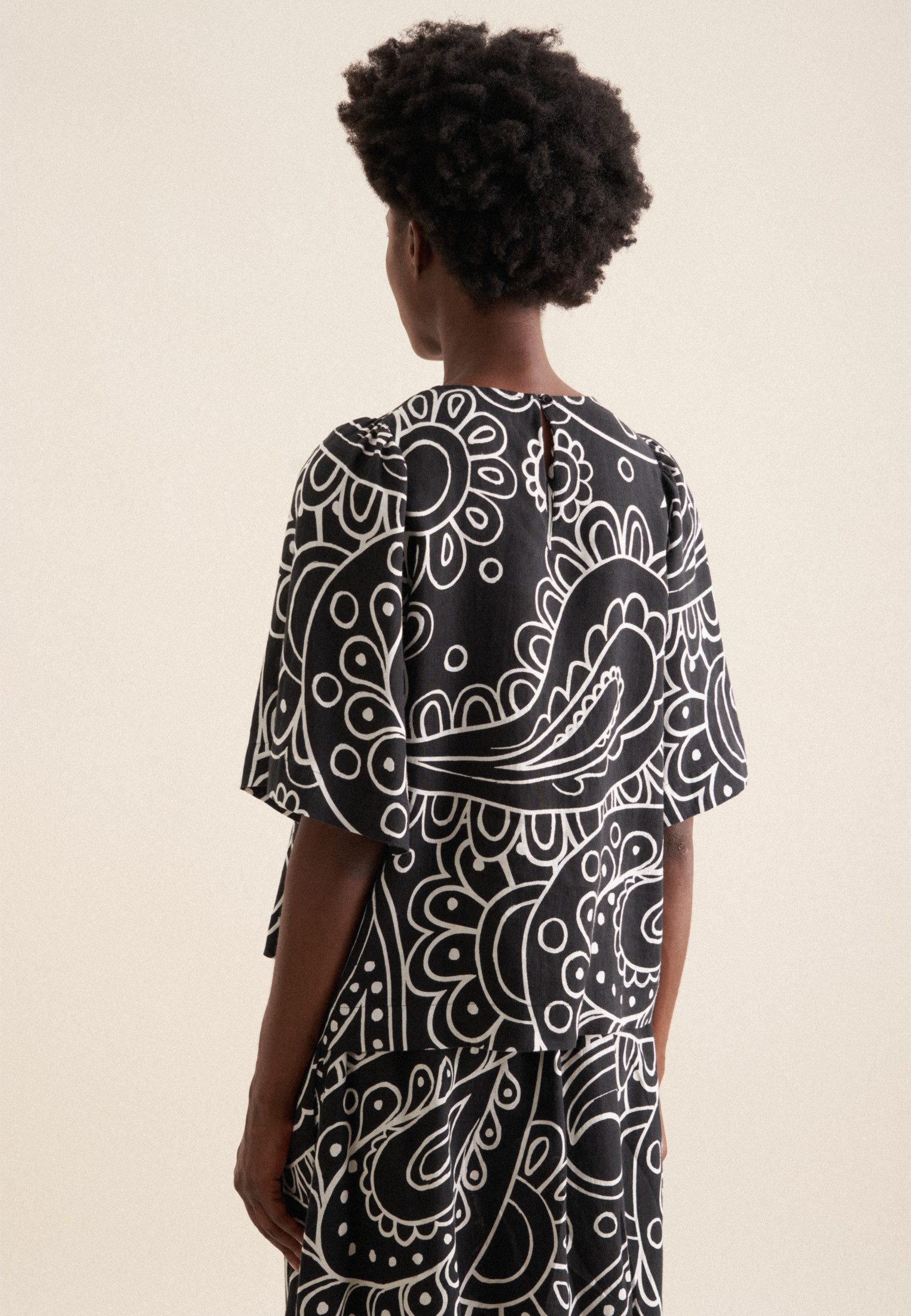 seidensticker Shirtblouse Zwarte roos Korte mouw ronde hals paisley