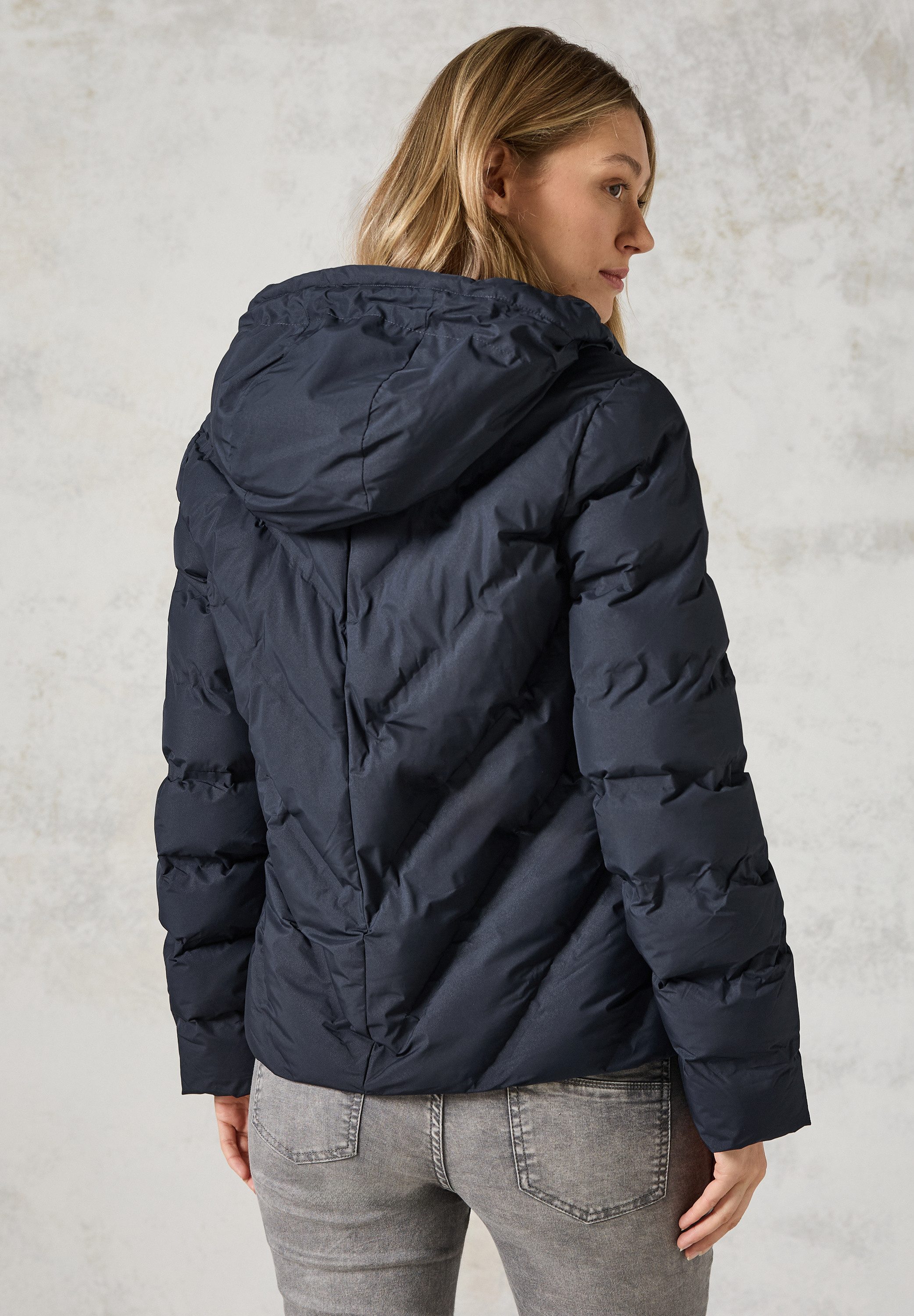 Cecil Outdoorjack met capuchon en gelaste naden