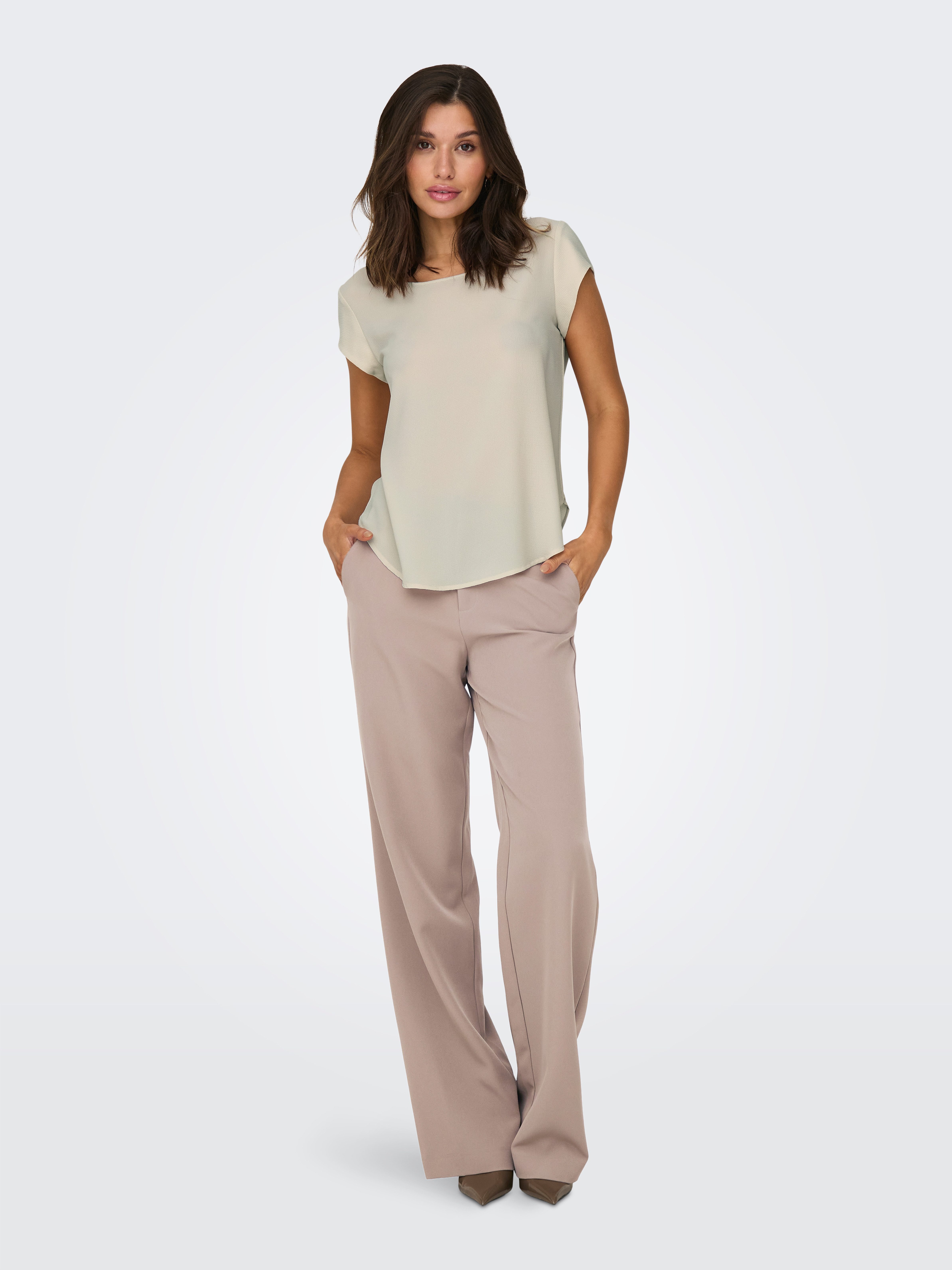 Only Blouse met korte mouwen ONLVIC S/S SOLID TOP NOOS PTM