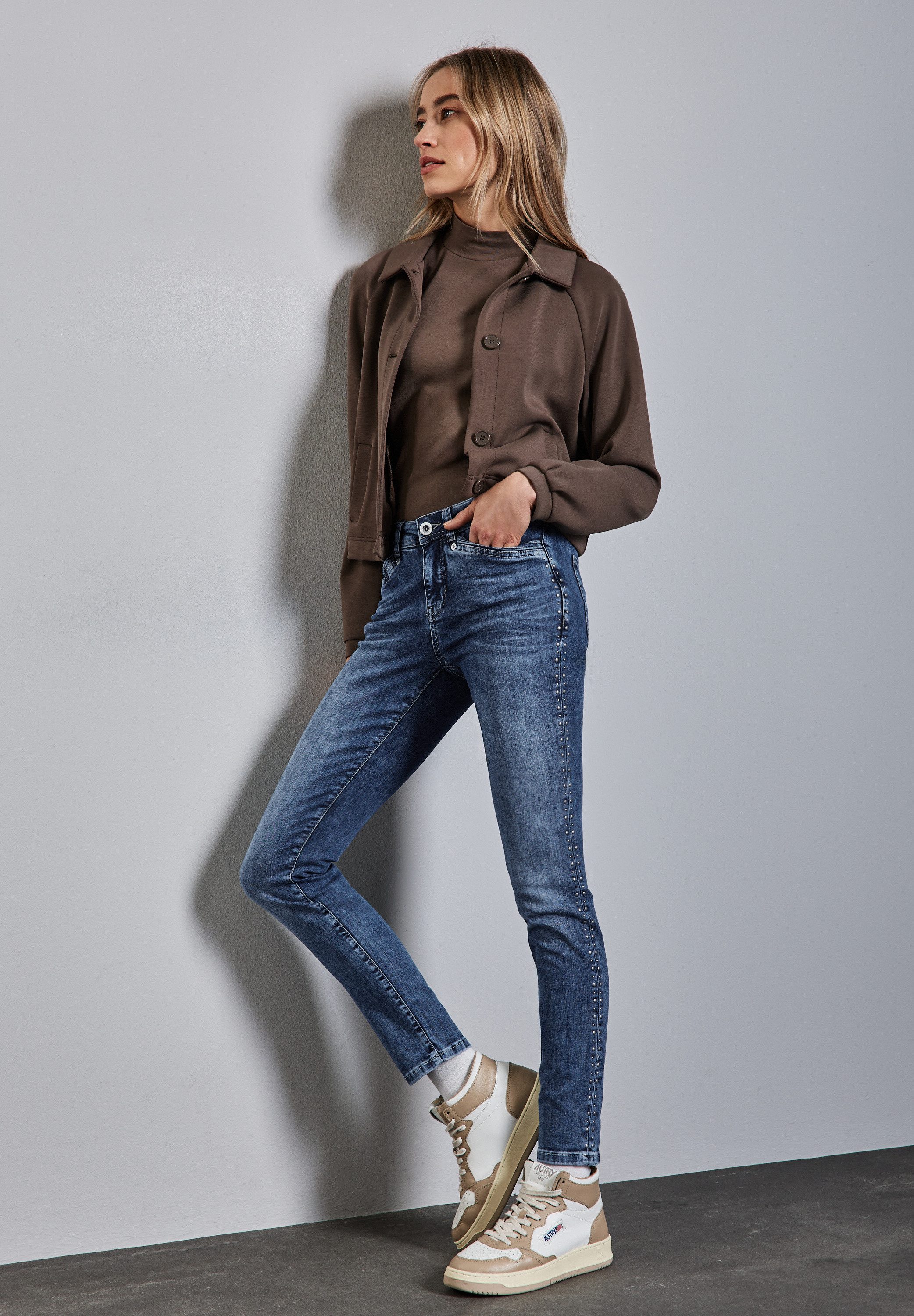 STREET ONE Slim fit jeans Style York met studs en stretch