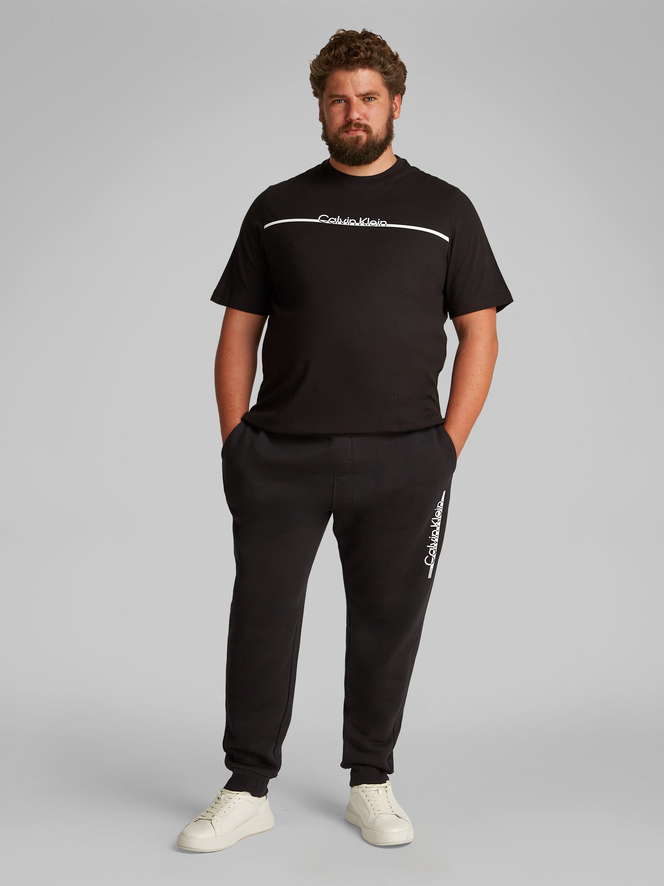 Calvin Klein Joggingbroek BT_SPLIT LINE LOGO JOGGER in grote maten met logoprint