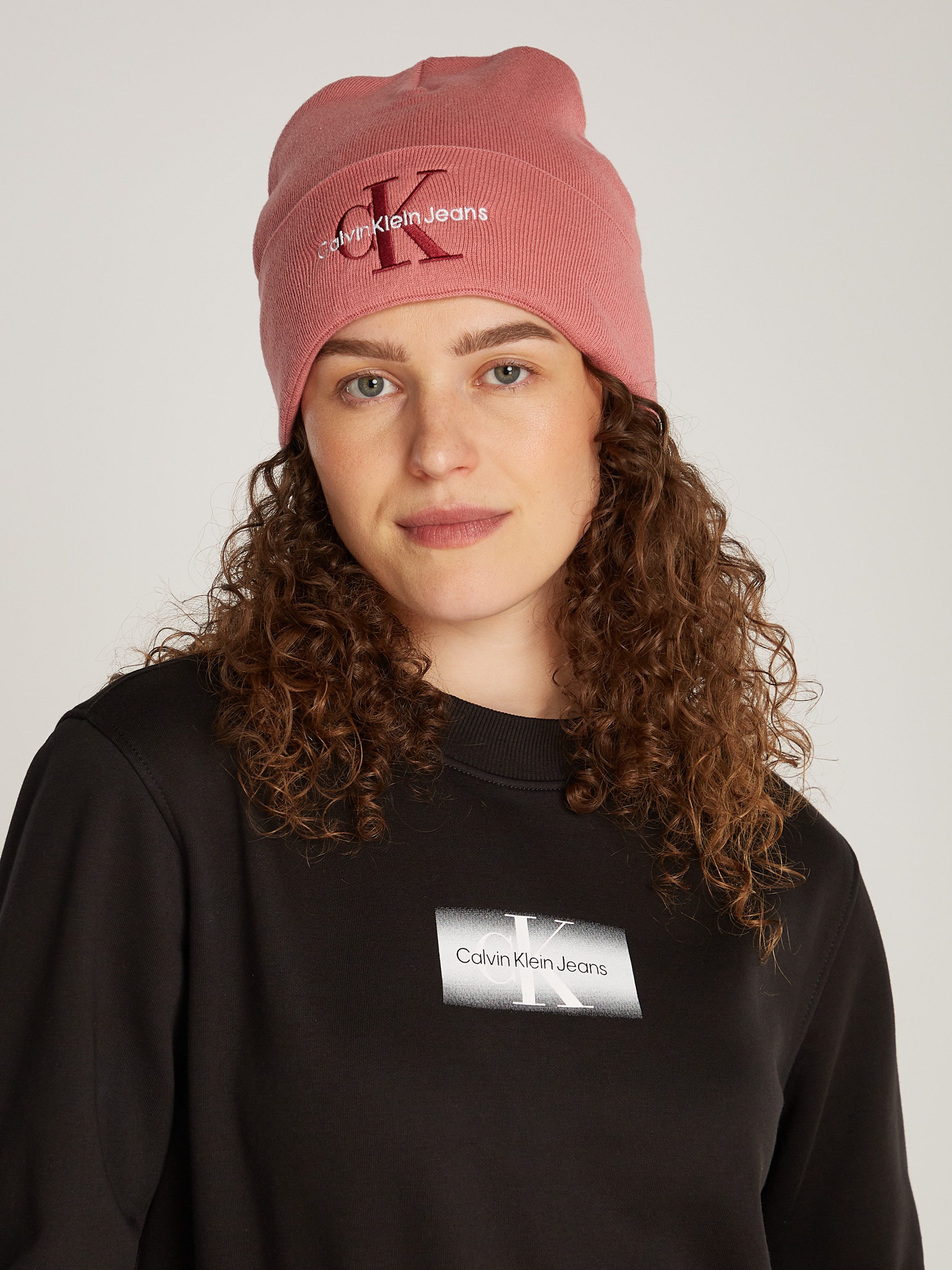 Calvin Klein Beanie MONOLOGO EMBRO BEANIE