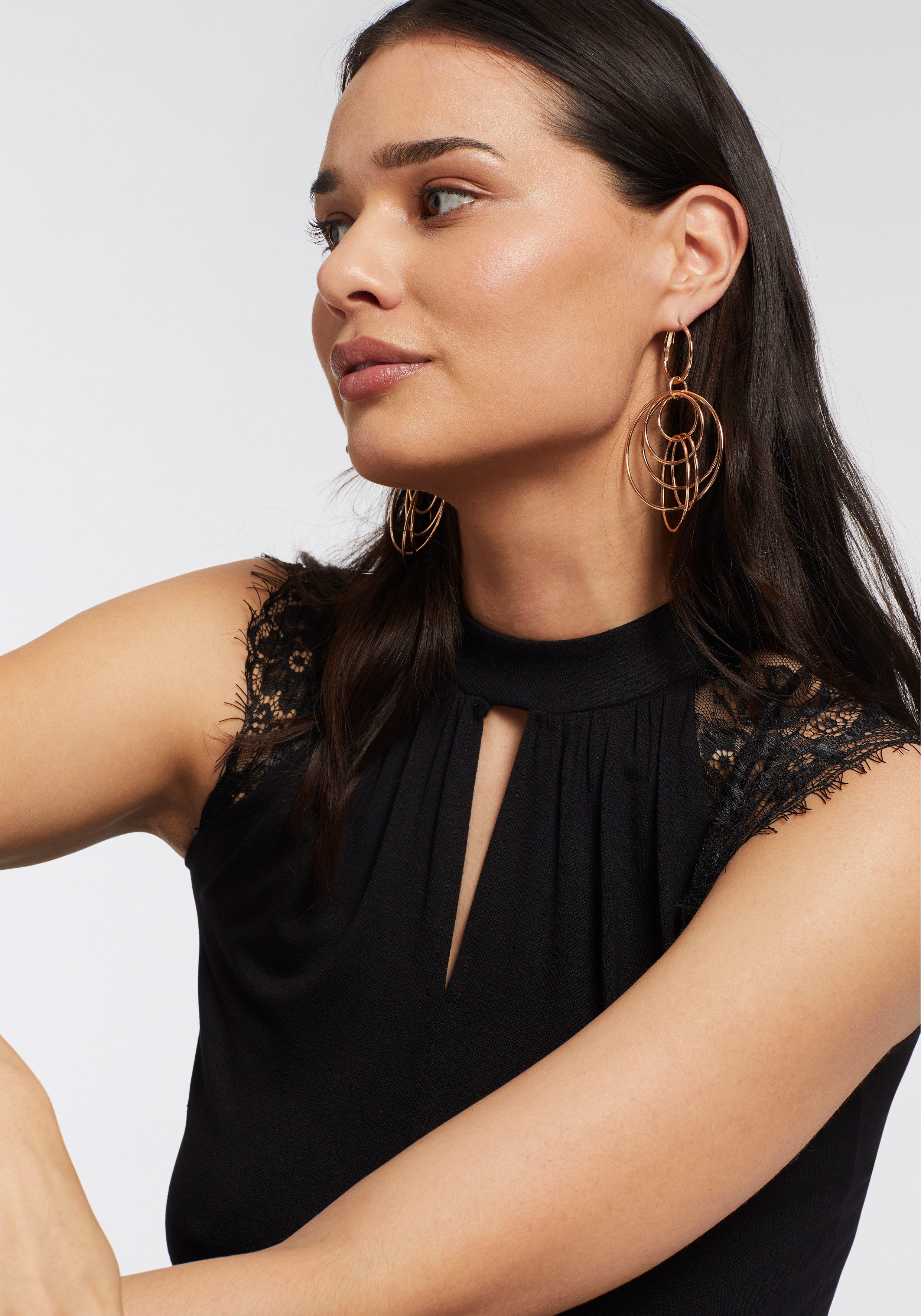 Laura Scott T-shirt met elegante kantmouwen