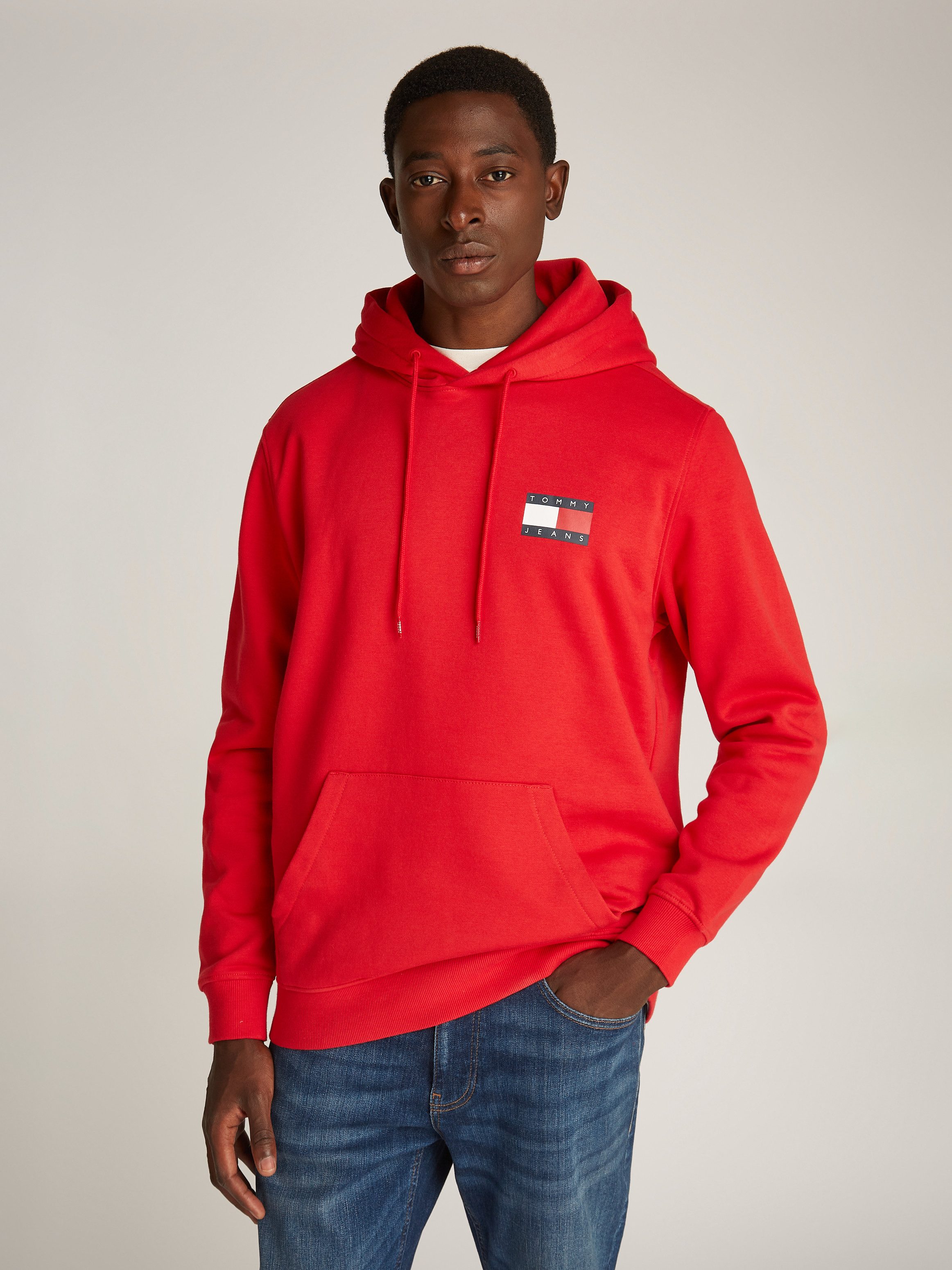 TOMMY JEANS Sweatshirt TJM REG ESSENTIAL FLAG HOOD EXT met bedrukte merklogo op borsthoogte heren sweaters maat S rood